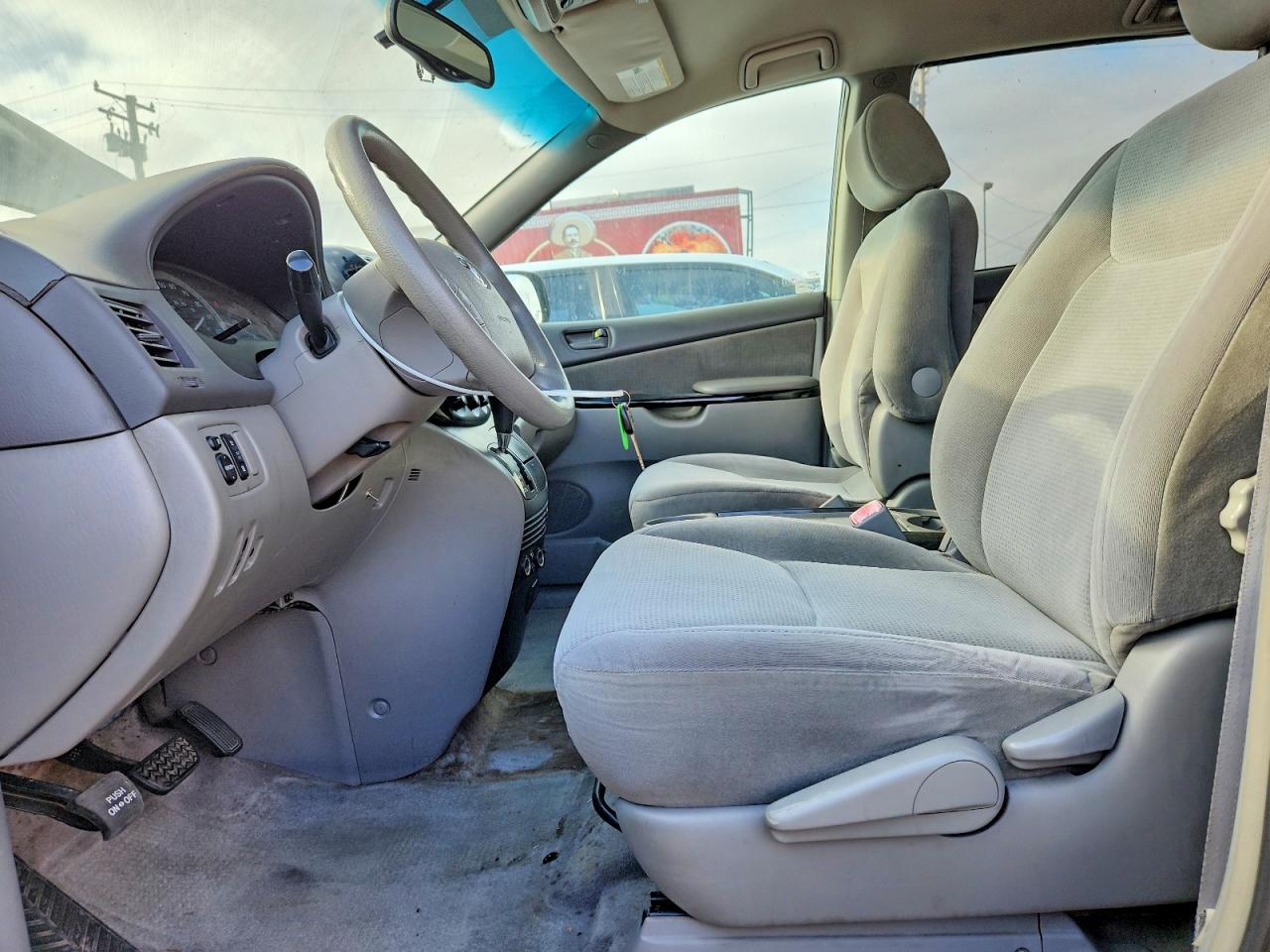 2005 Toyota Sienna Le 8 Passenger Gray vin: 5TDZA23C95S358093
