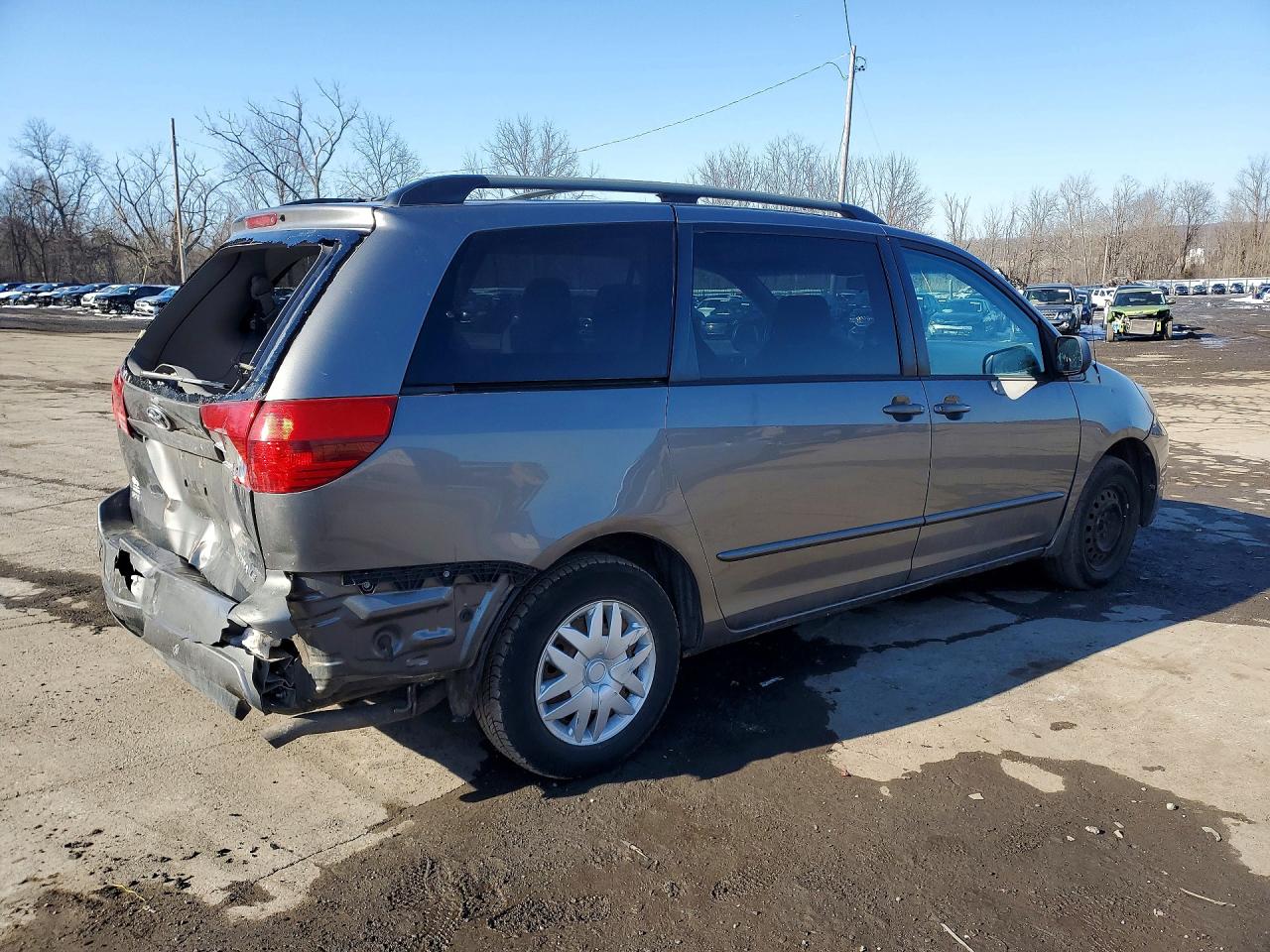 2005 Toyota Sienna Le 8 Passenger Gray vin: 5TDZA23C95S362757