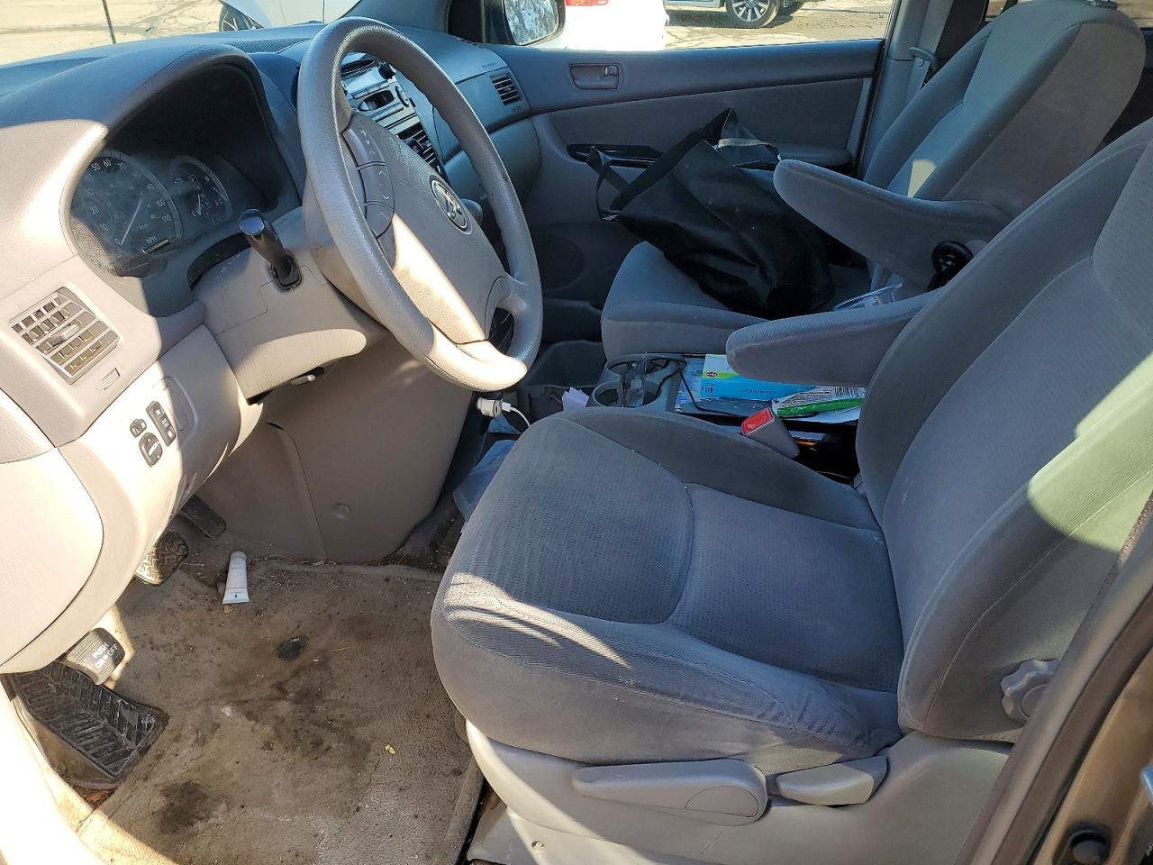 2005 Toyota Sienna Le 8 Passenger Gray vin: 5TDZA23C95S362757