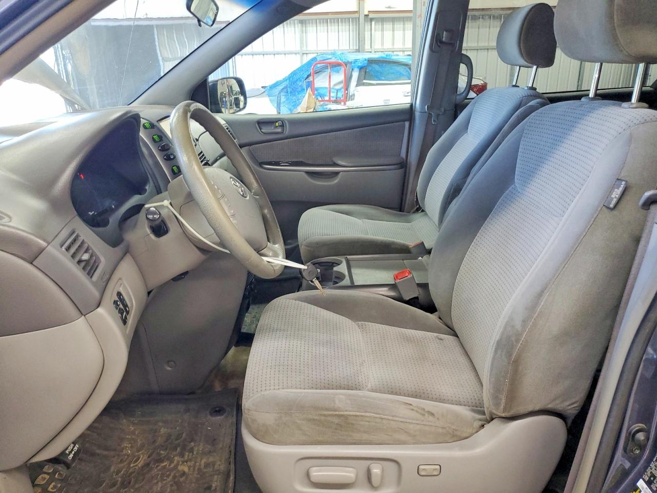 2006 Toyota Sienna Le 8 Passenger Gray vin: 5TDZA23C96S405673