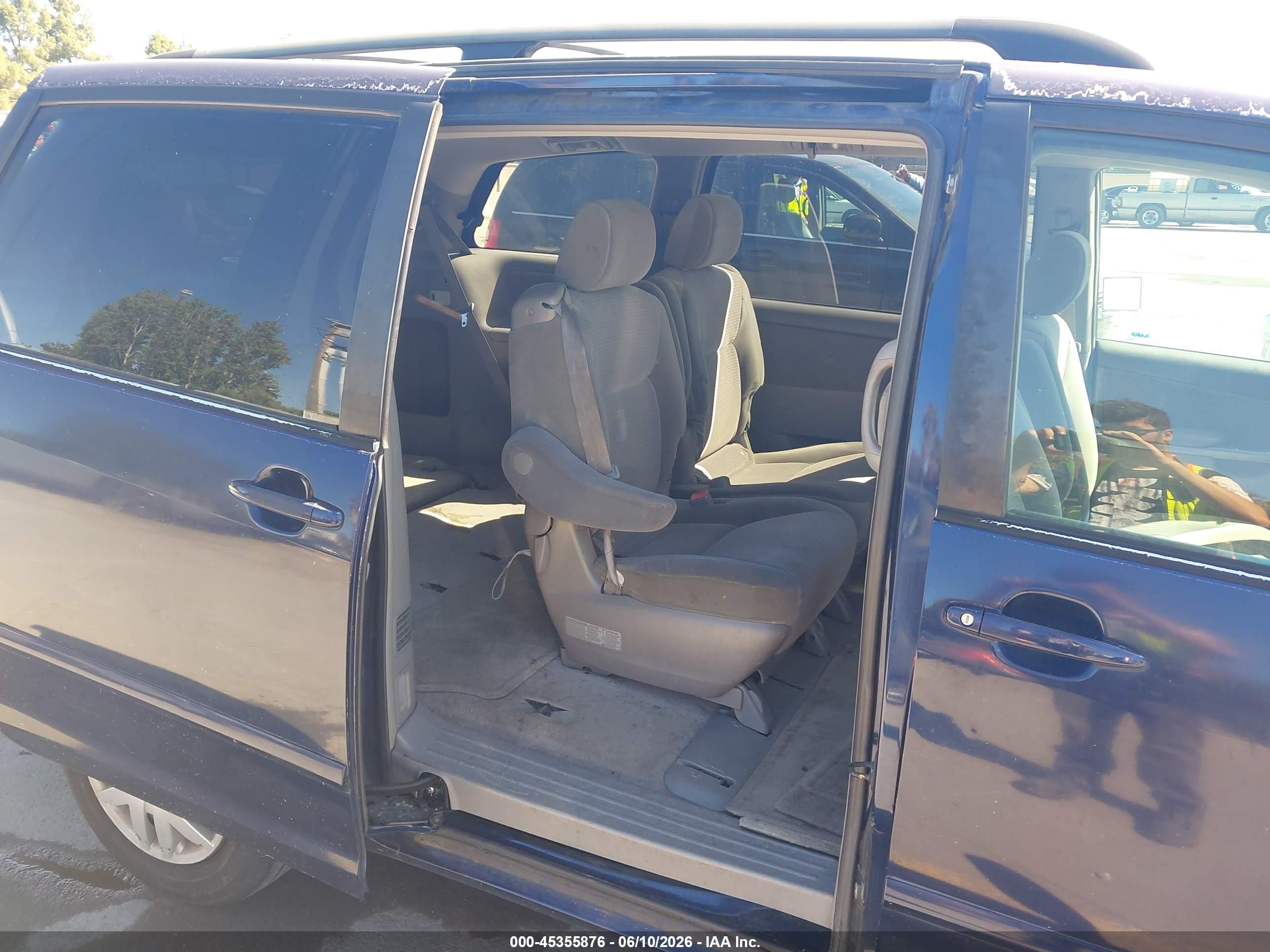 2006 Toyota Sienna Le Blue vin: 5TDZA23C96S406368