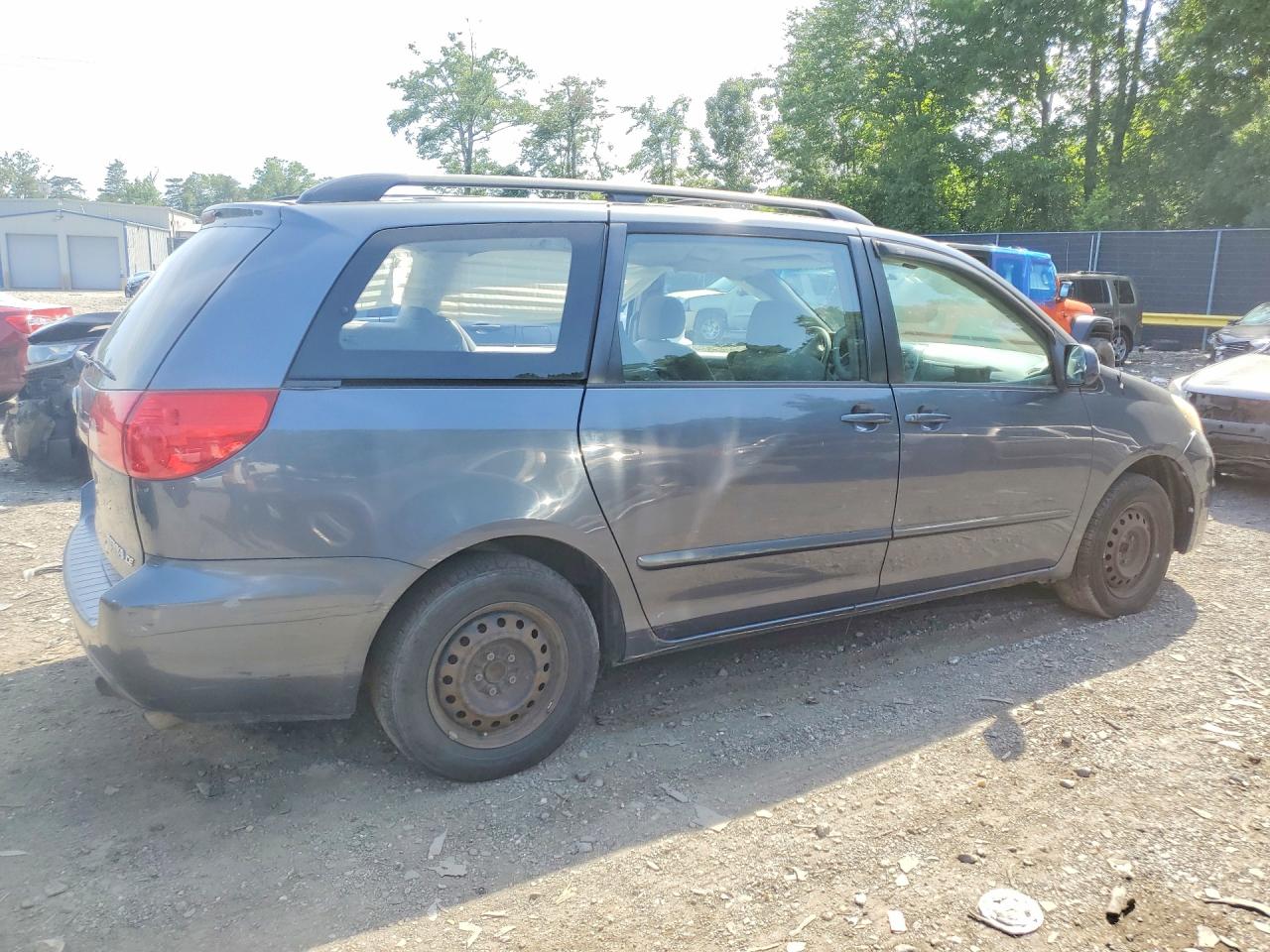 2006 Toyota Sienna Blue vin: 5TDZA23C96S420528