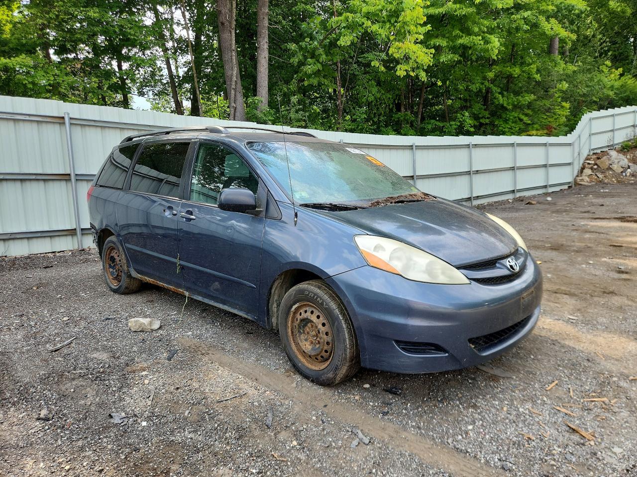 2006 Toyota Sienna Le 8 Passenger Blue vin: 5TDZA23C96S429925
