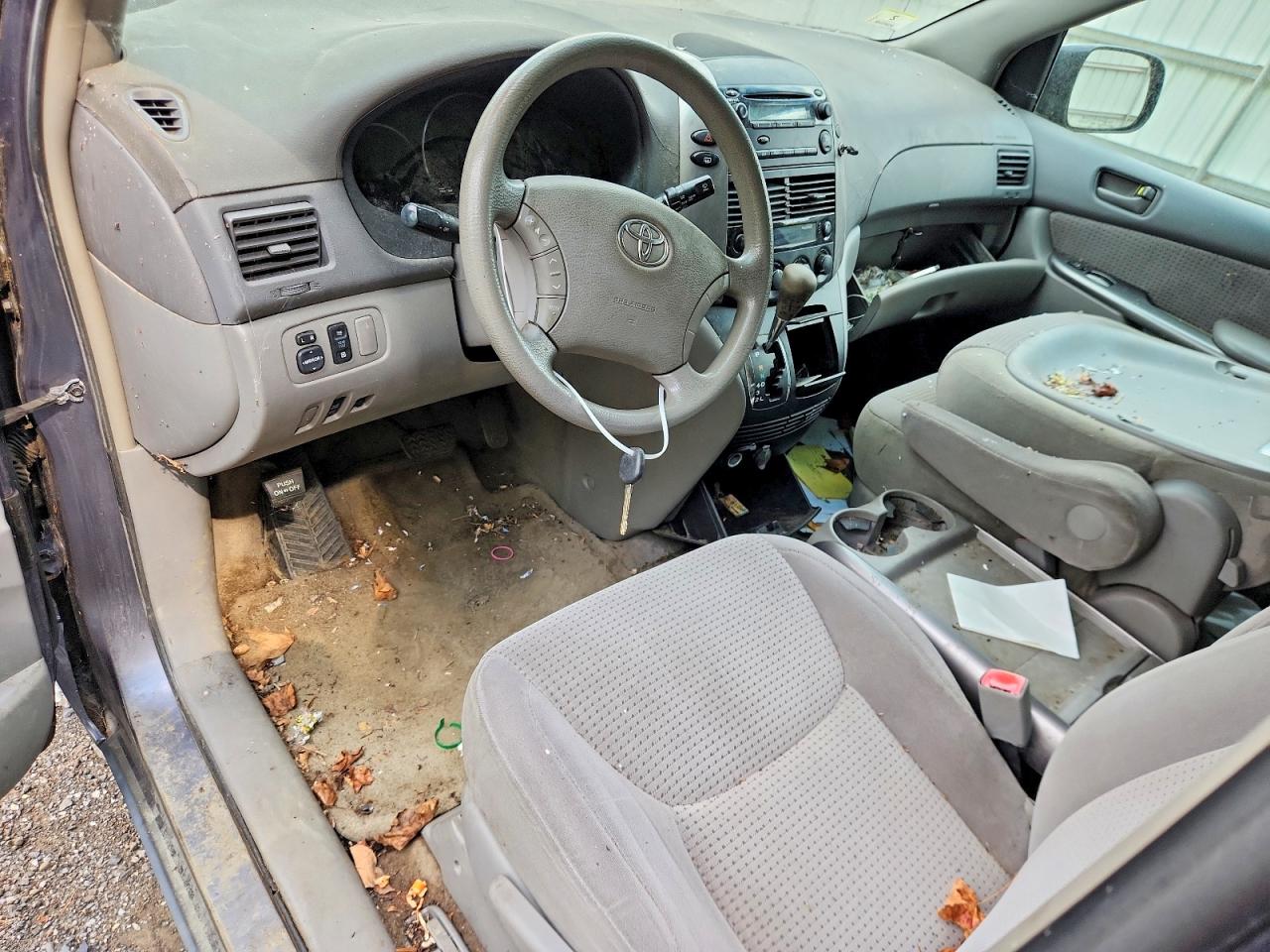 2006 Toyota Sienna Le 8 Passenger Blue vin: 5TDZA23C96S429925