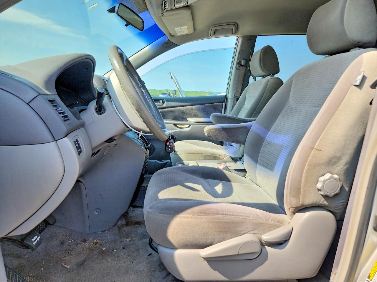 2006 Toyota Sienna Le 8 Passenger Серебряный vin: 5TDZA23C96S461855