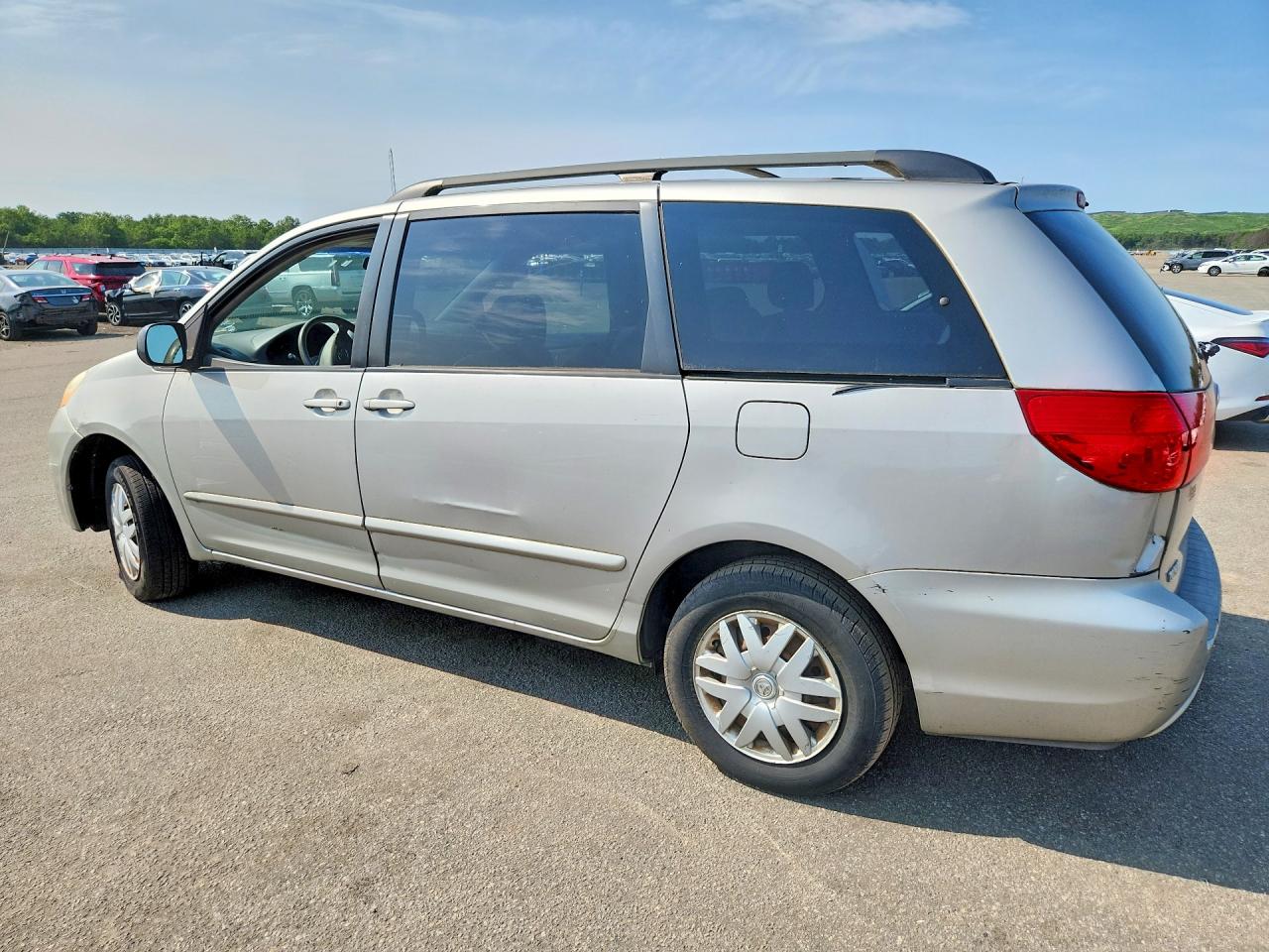 2006 Toyota Sienna Le 8 Passenger Серебряный vin: 5TDZA23C96S461855