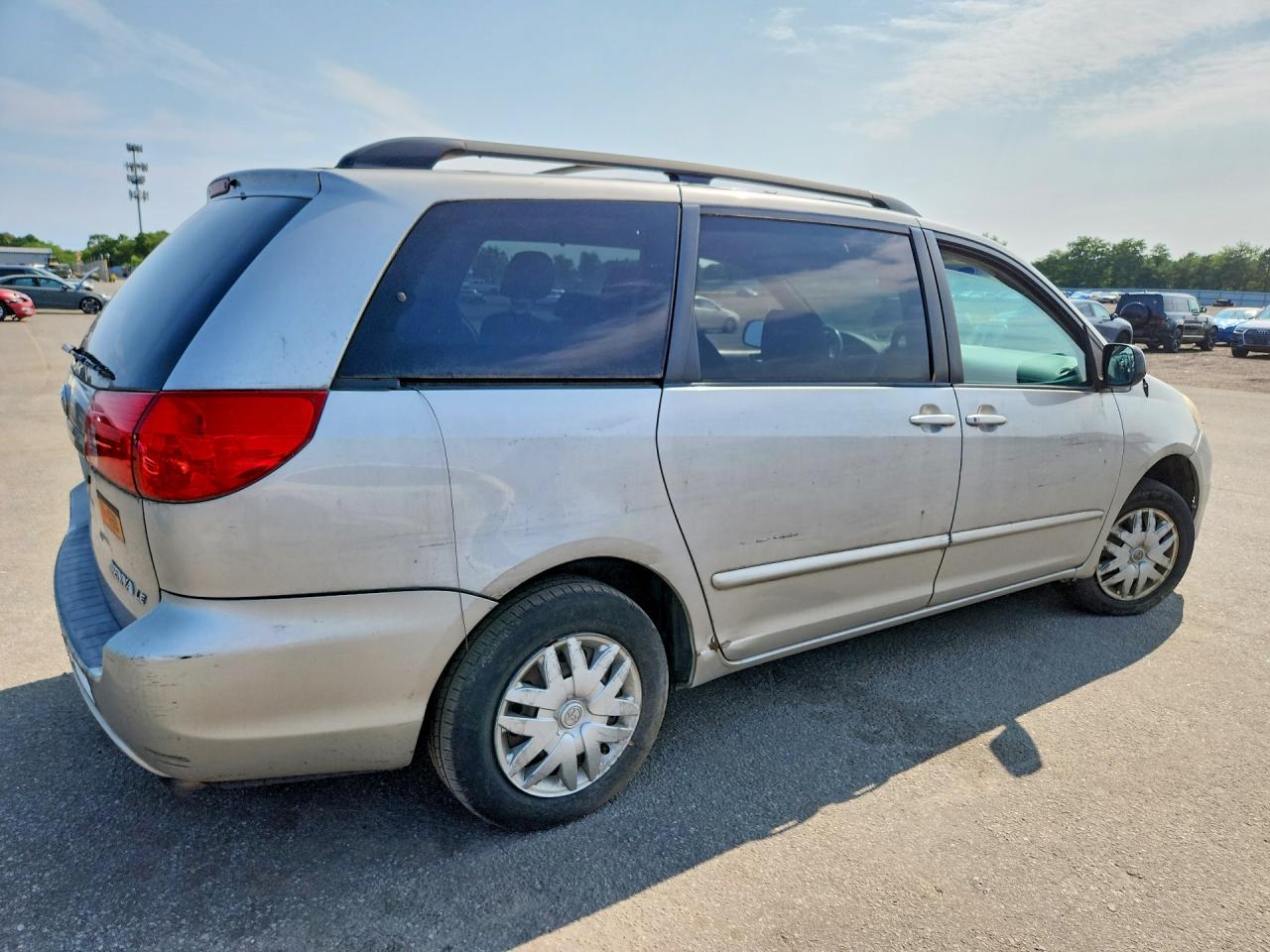 2006 Toyota Sienna Le 8 Passenger Серебряный vin: 5TDZA23C96S461855
