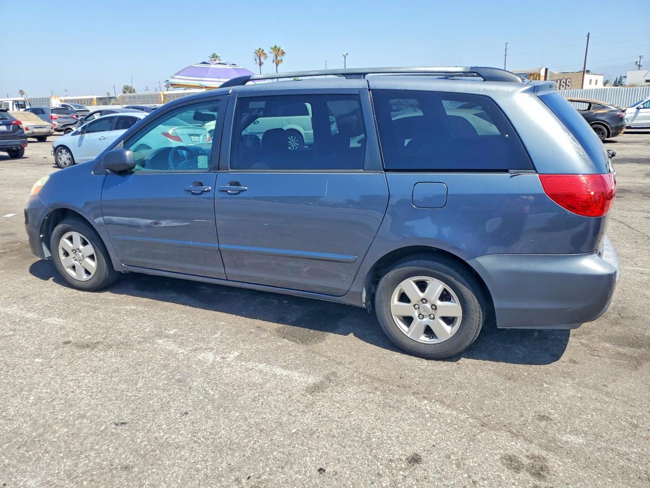 2006 Toyota Sienna Le 8 Passenger Blue vin: 5TDZA23C96S485797