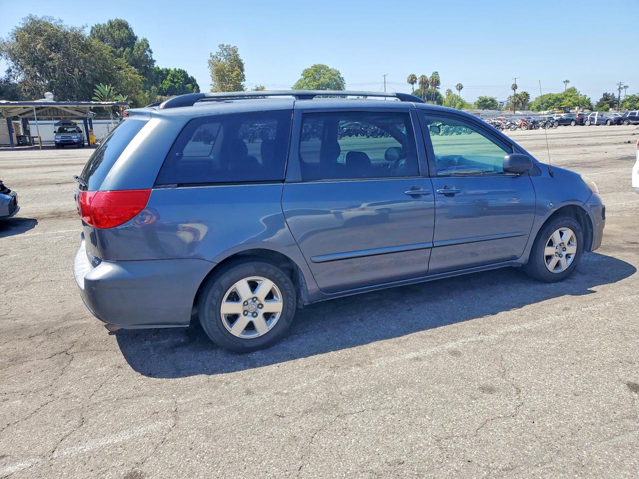 2006 Toyota Sienna Le 8 Passenger Blue vin: 5TDZA23C96S485797
