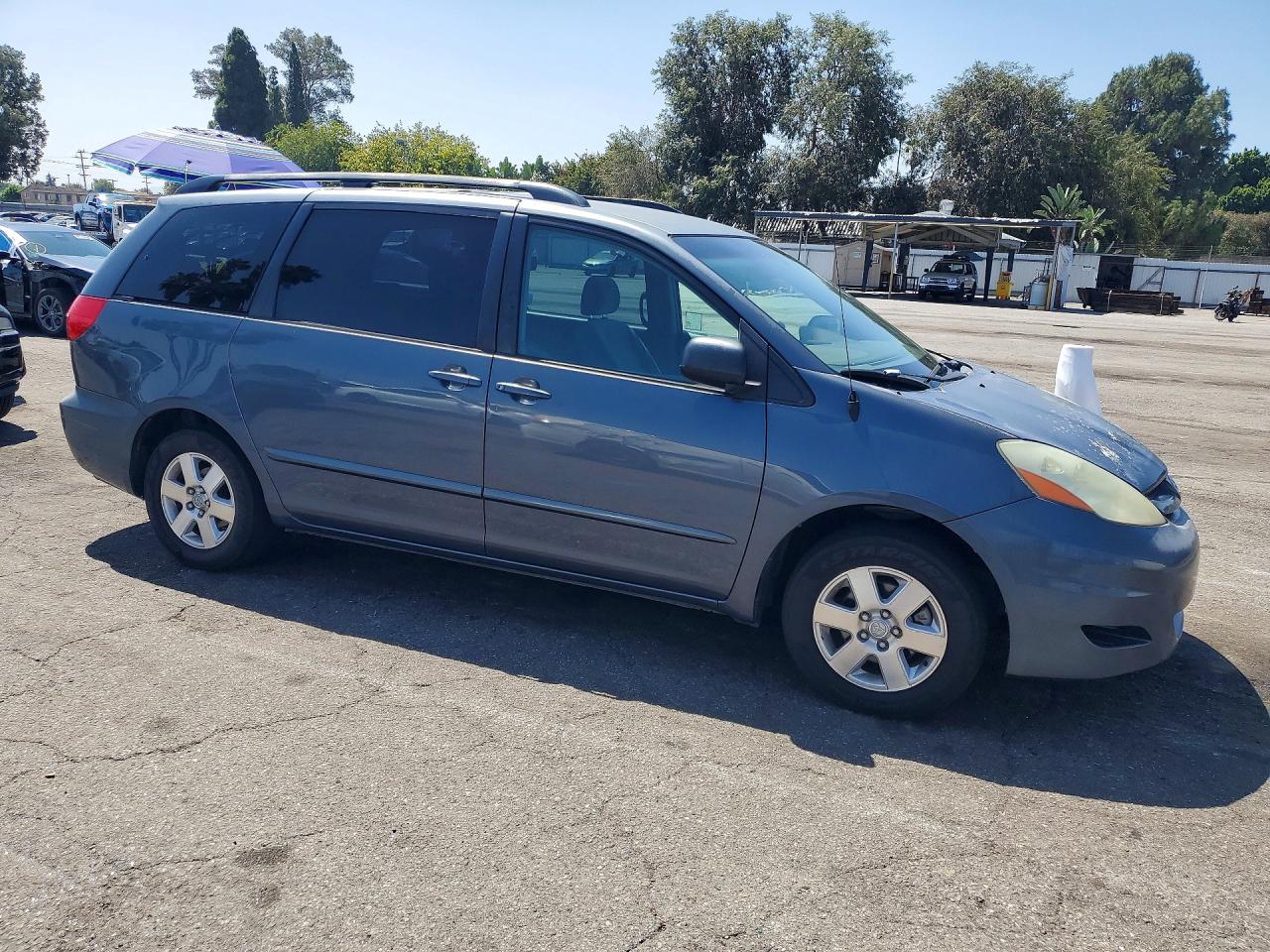 2006 Toyota Sienna Le 8 Passenger Blue vin: 5TDZA23C96S485797