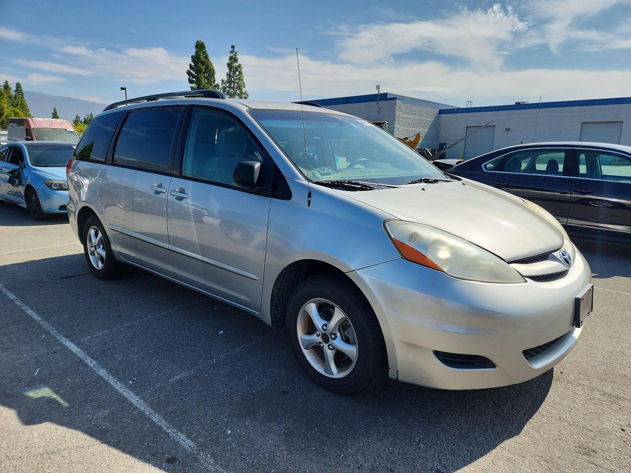 2006 Toyota Sienna Le 8 Passenger Silver vin: 5TDZA23C96S517499