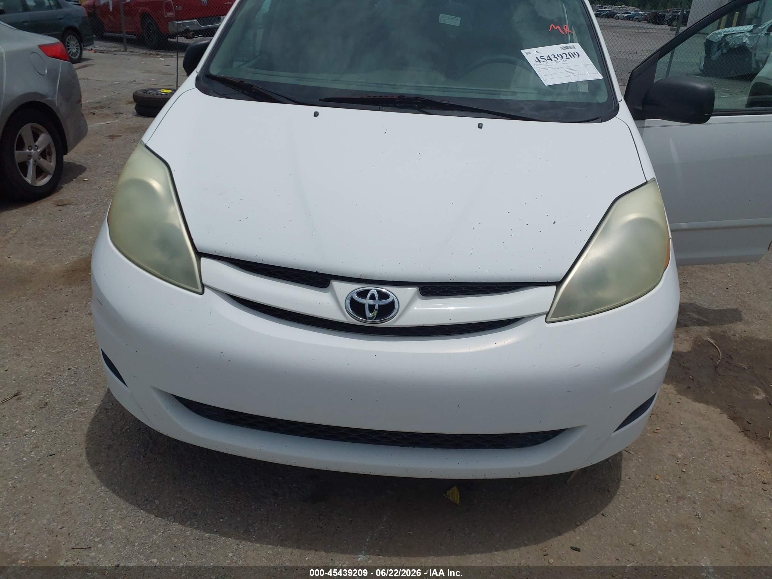 2006 Toyota Sienna Le White vin: 5TDZA23C96S523271