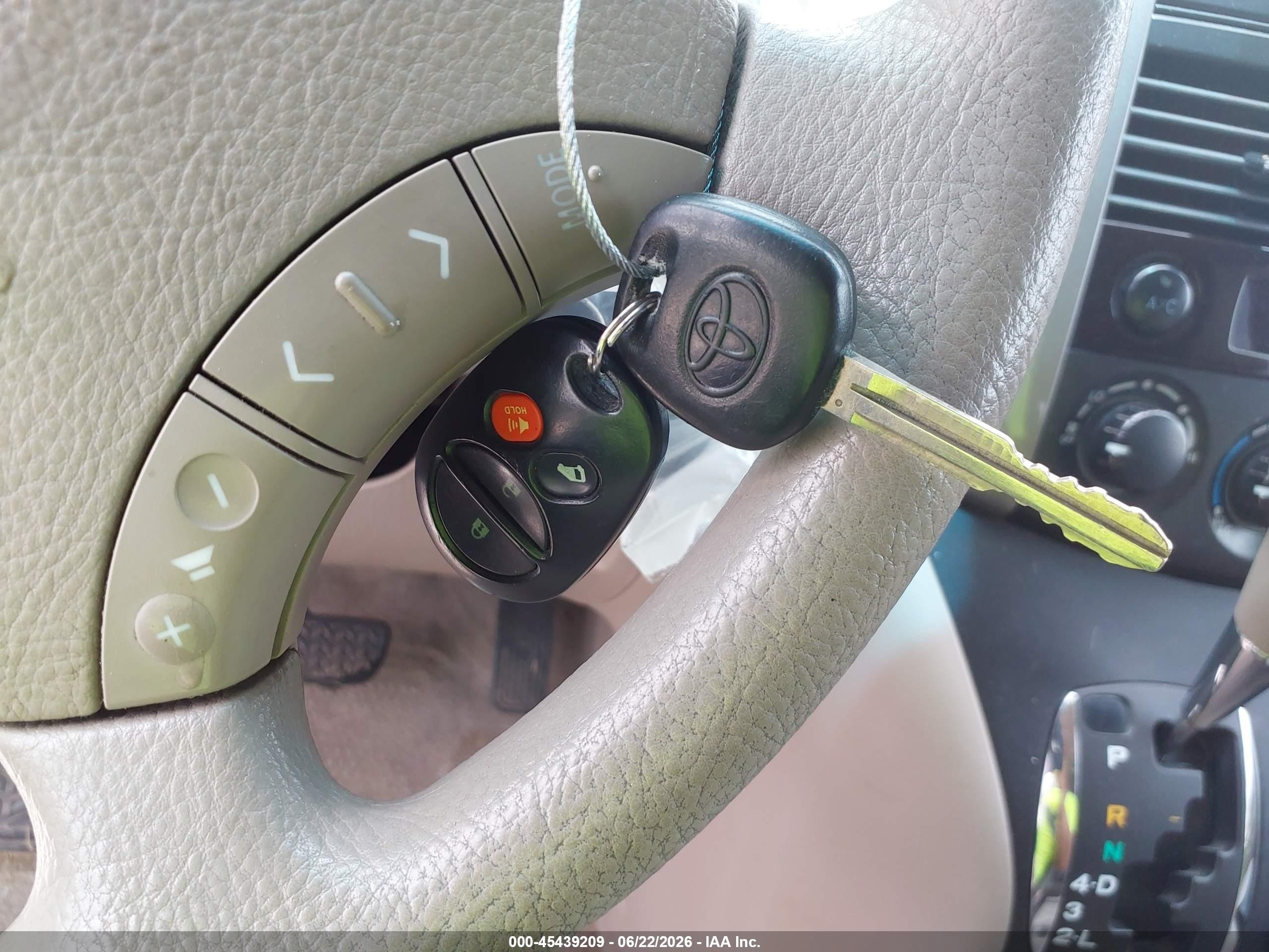 2006 Toyota Sienna Le White vin: 5TDZA23C96S523271
