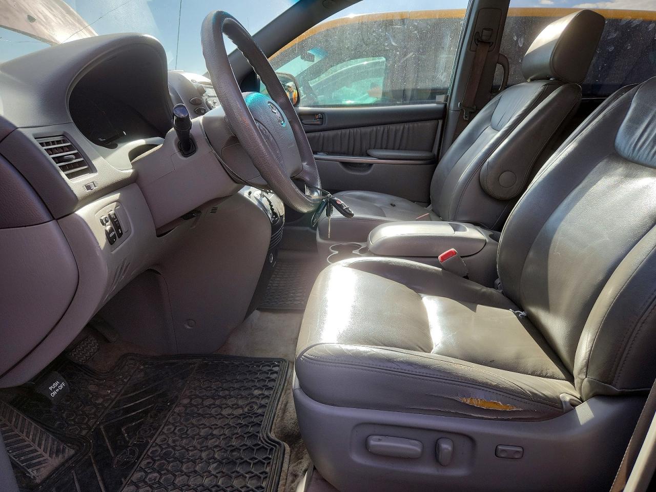 2006 Toyota Sienna Ce 7 Passenger Red vin: 5TDZA23C96S528065