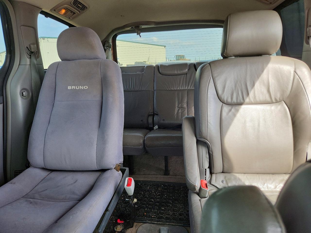 2006 Toyota Sienna Ce 7 Passenger Red vin: 5TDZA23C96S528065