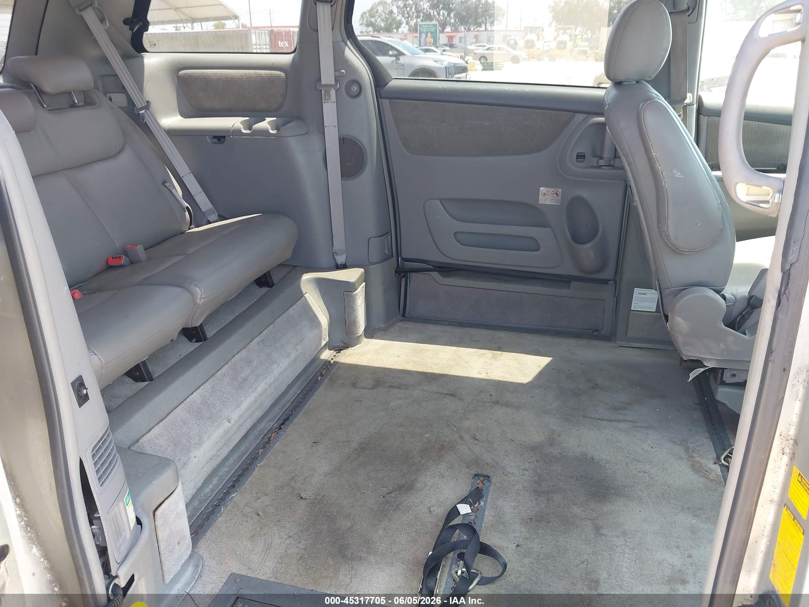 2006 Toyota Sienna Le Silver vin: 5TDZA23C96S561874