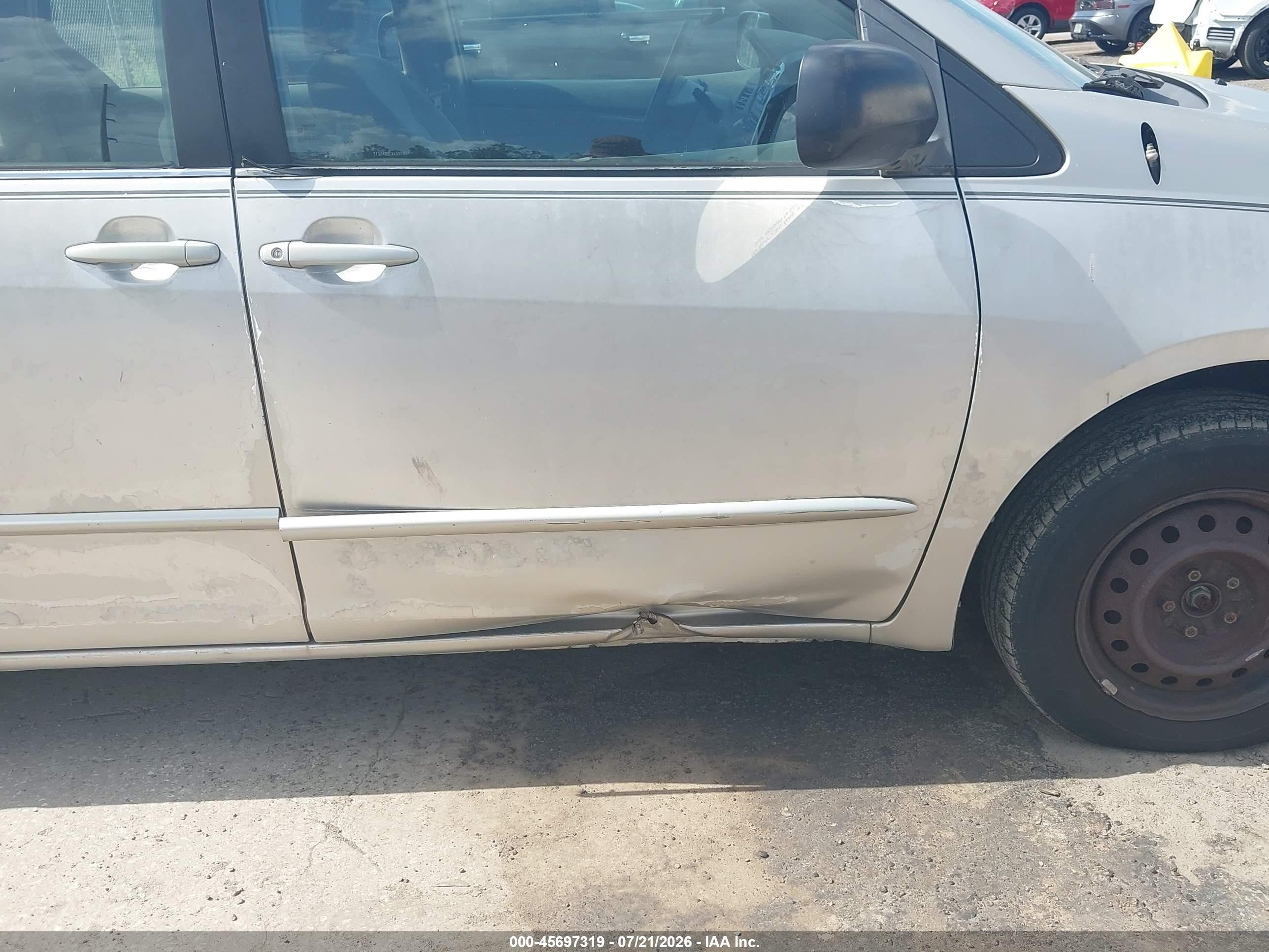 2004 Toyota Sienna Ce Silver vin: 5TDZA23CX4S001861