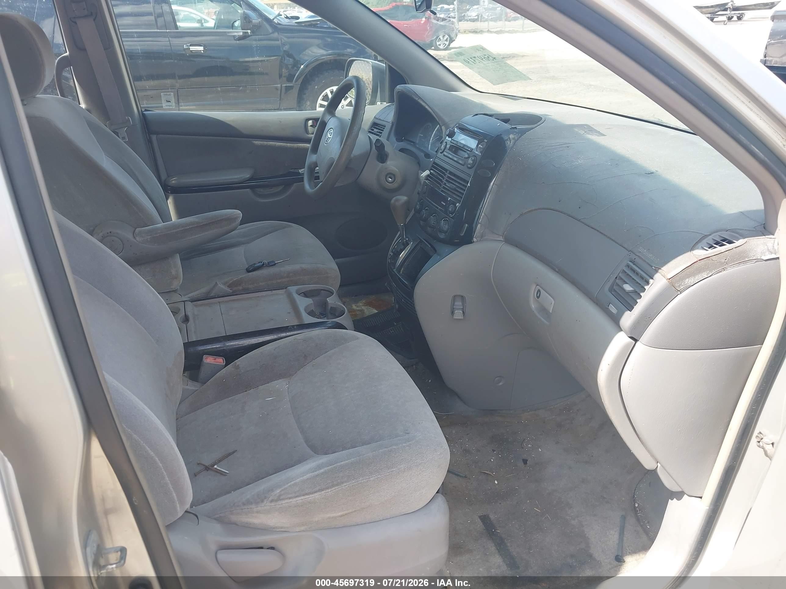 2004 Toyota Sienna Ce Silver vin: 5TDZA23CX4S001861