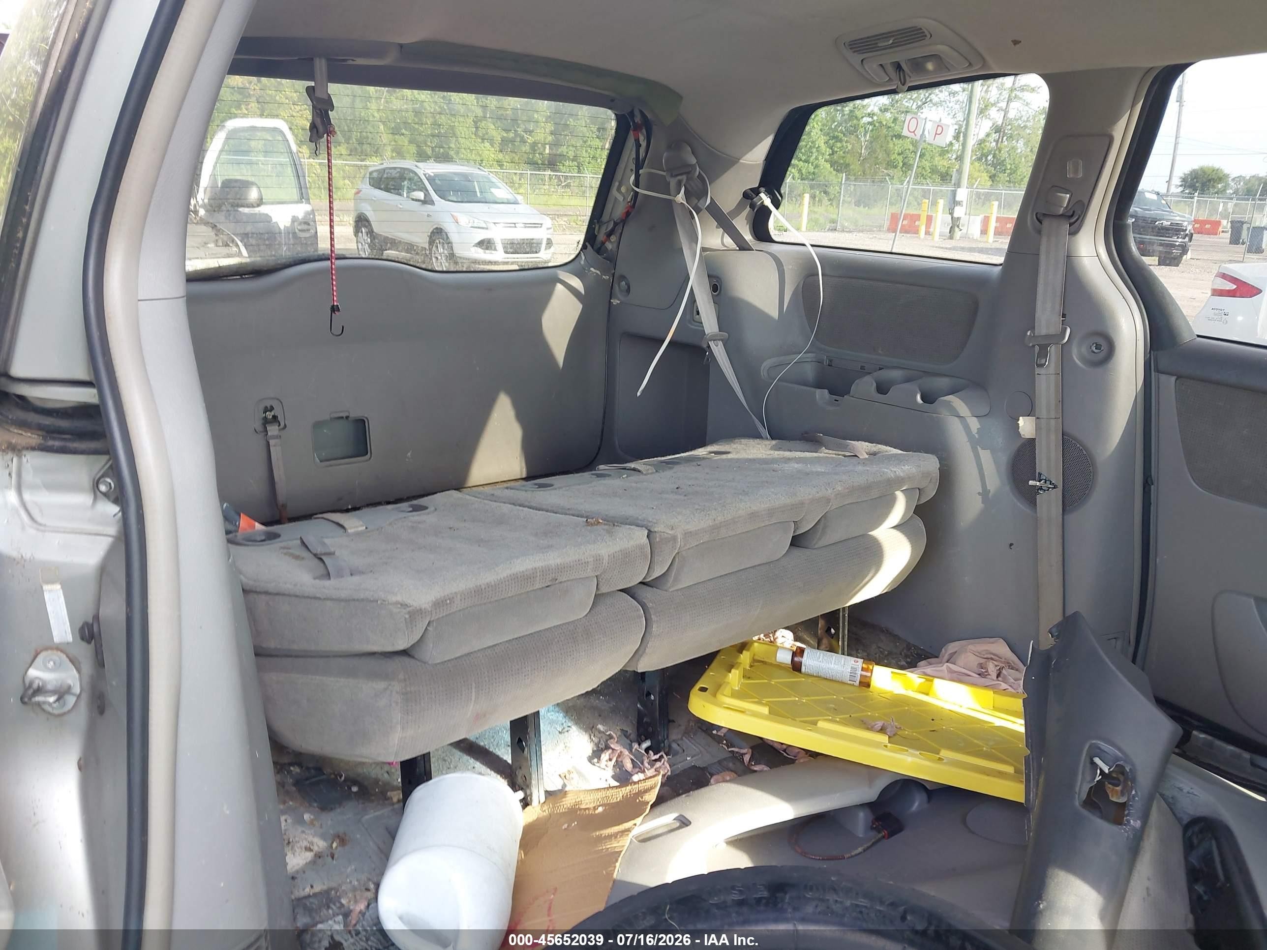2004 Toyota Sienna Le Silver vin: 5TDZA23CX4S021012