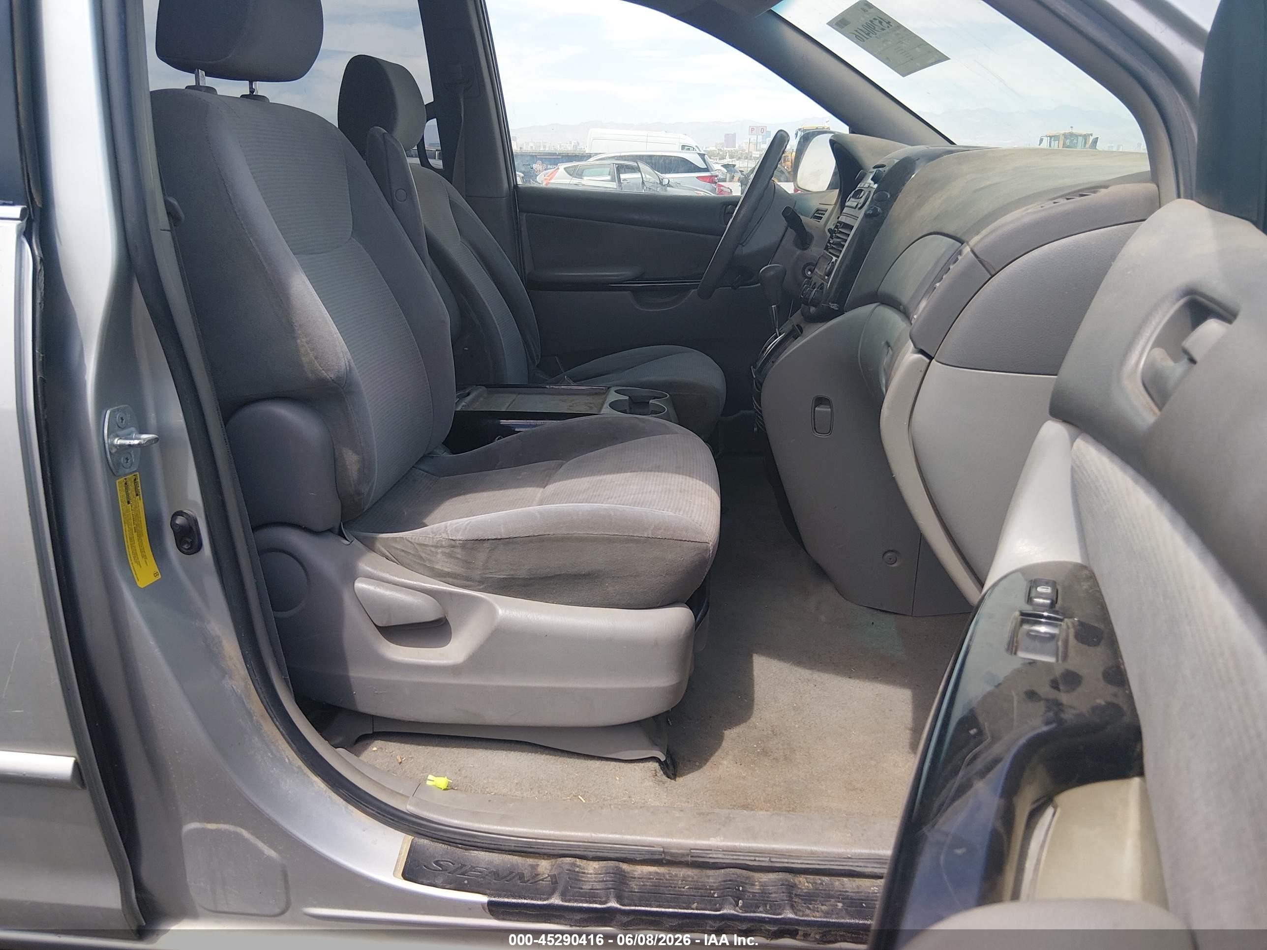 2004 Toyota Sienna Le Серебряный vin: 5TDZA23CX4S033337