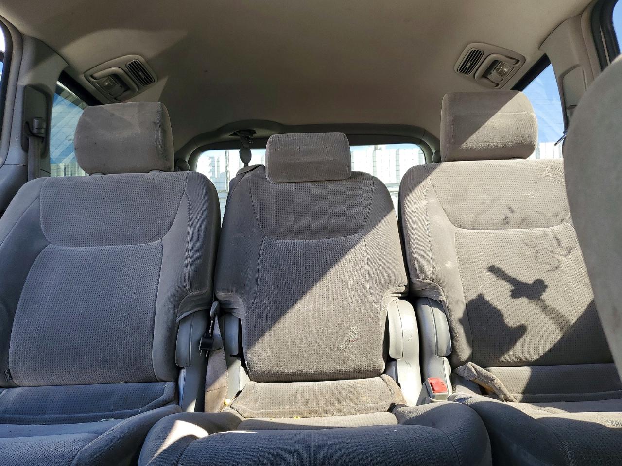 2004 Toyota Sienna Le 8 Passenger White vin: 5TDZA23CX4S042247