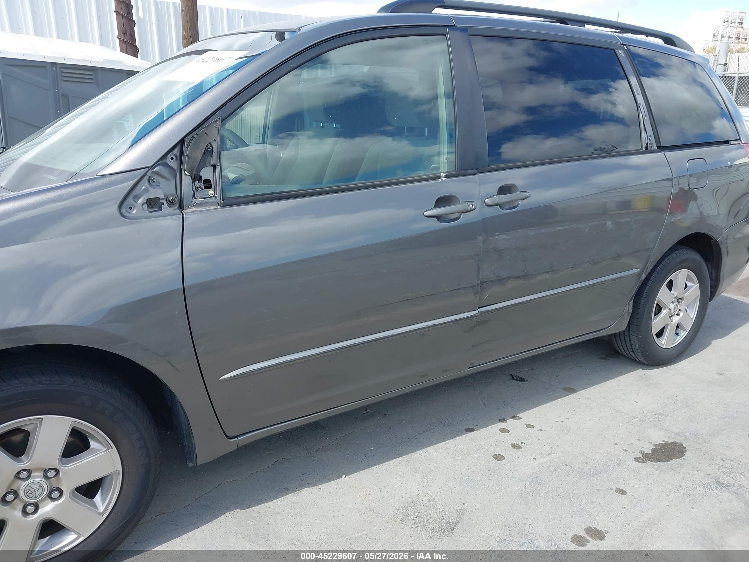 2004 Toyota Sienna Le Gray vin: 5TDZA23CX4S047593