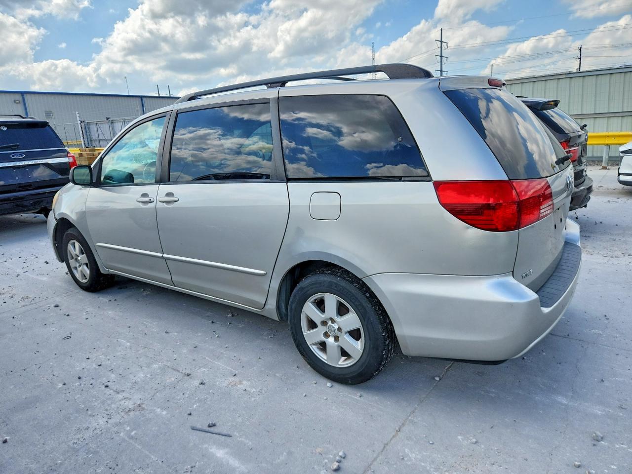 2004 Toyota Sienna Le 7 Passenger Silver vin: 5TDZA23CX4S063969