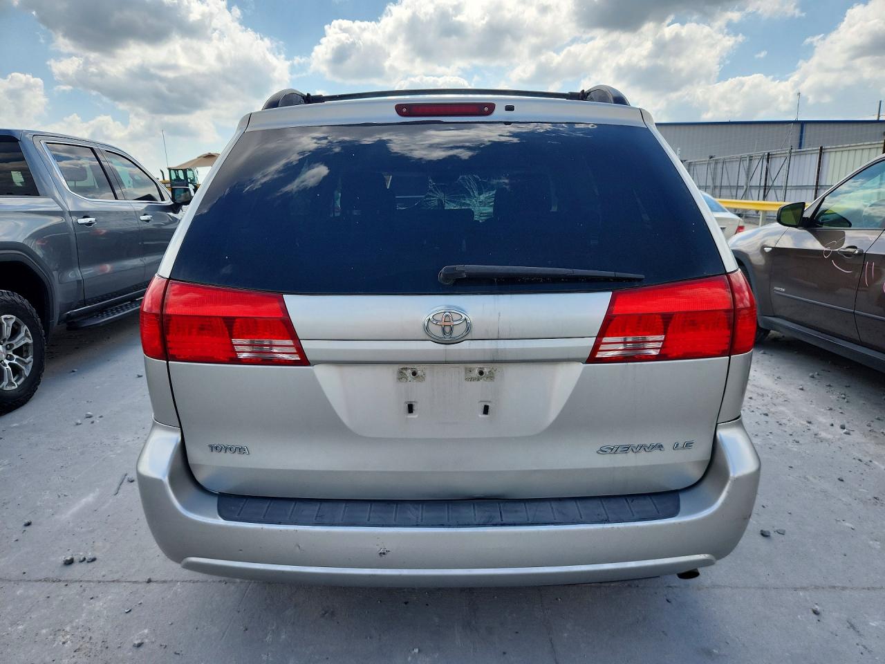 2004 Toyota Sienna Le 7 Passenger Silver vin: 5TDZA23CX4S063969