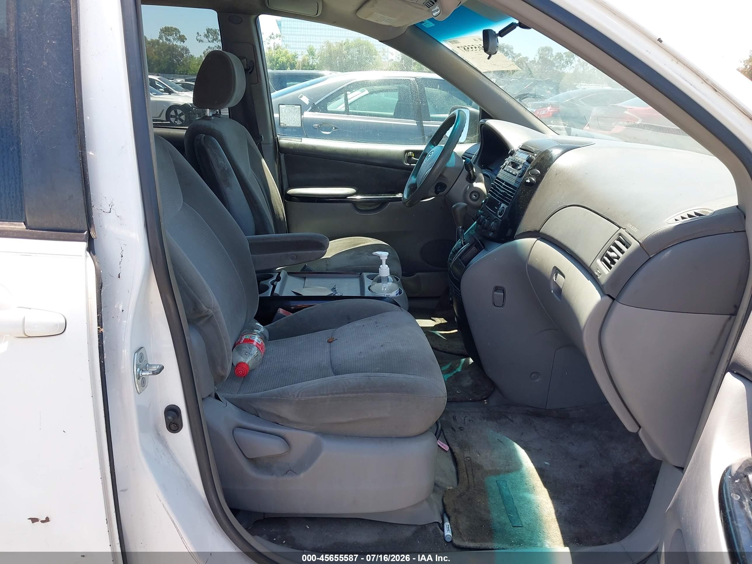 2004 Toyota Sienna Le Белый vin: 5TDZA23CX4S145331