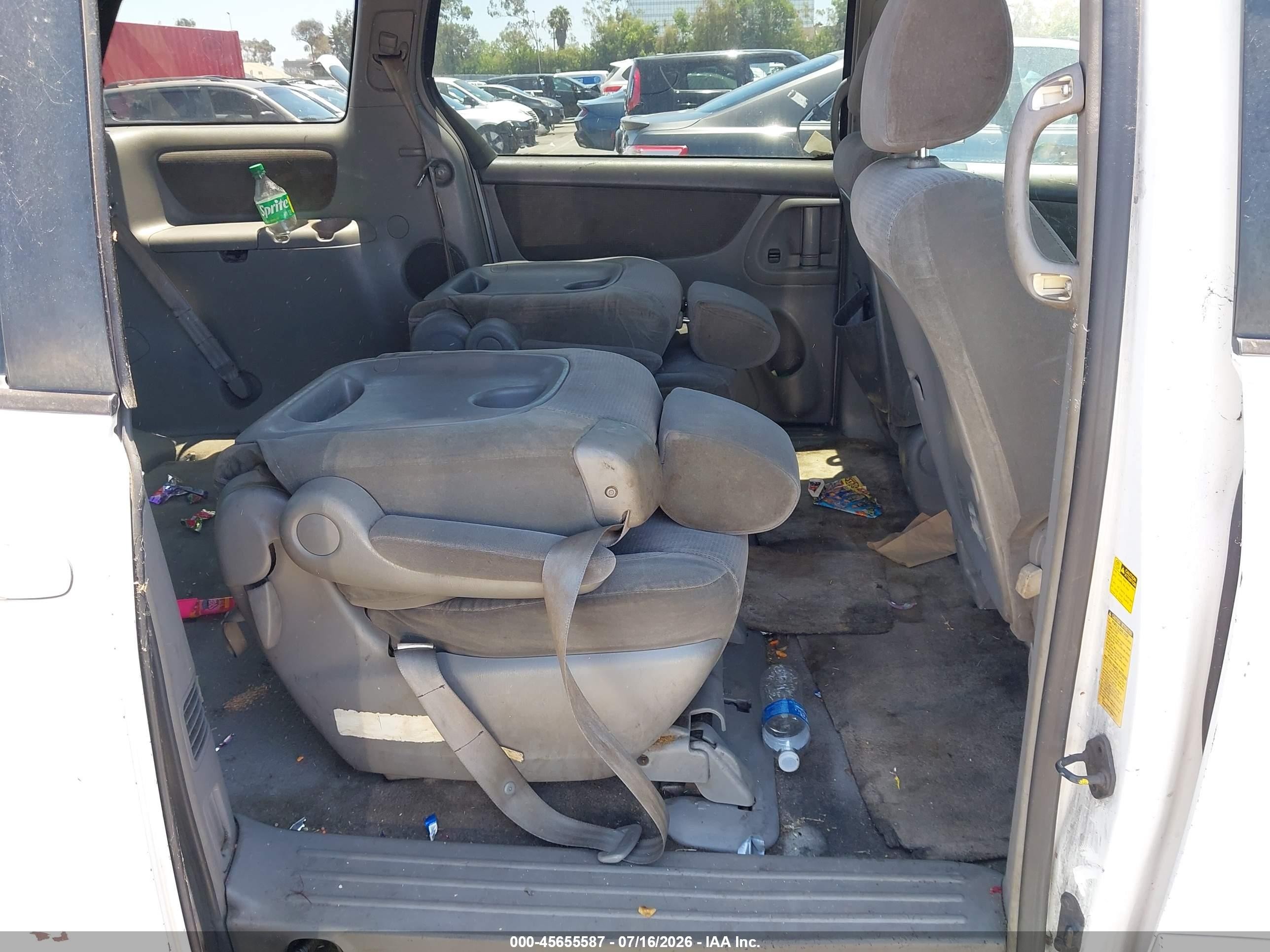 2004 Toyota Sienna Le Белый vin: 5TDZA23CX4S145331