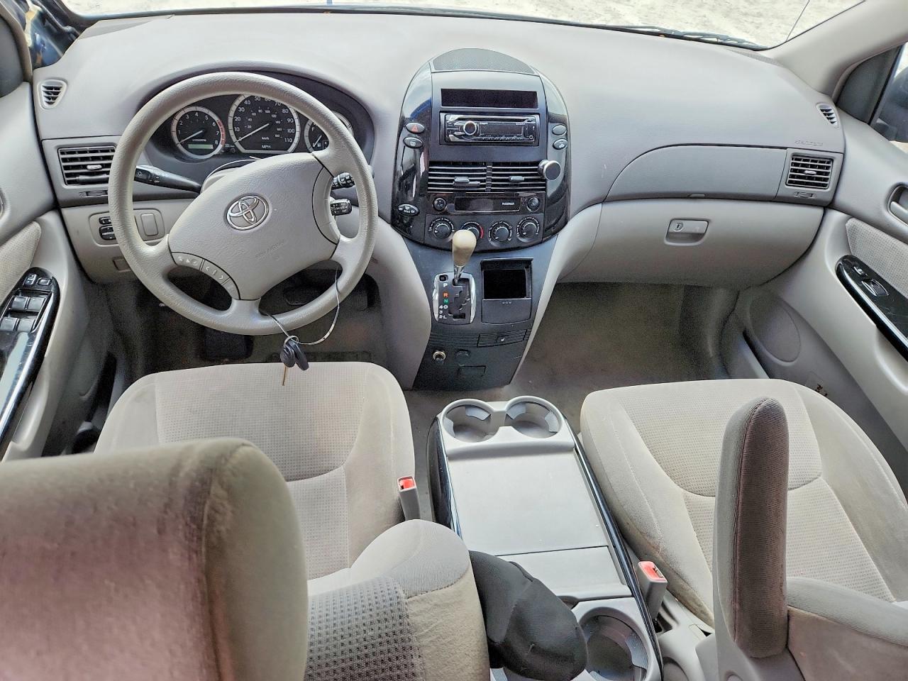 2004 Toyota Sienna Le 7 Passenger Blue vin: 5TDZA23CX4S146253