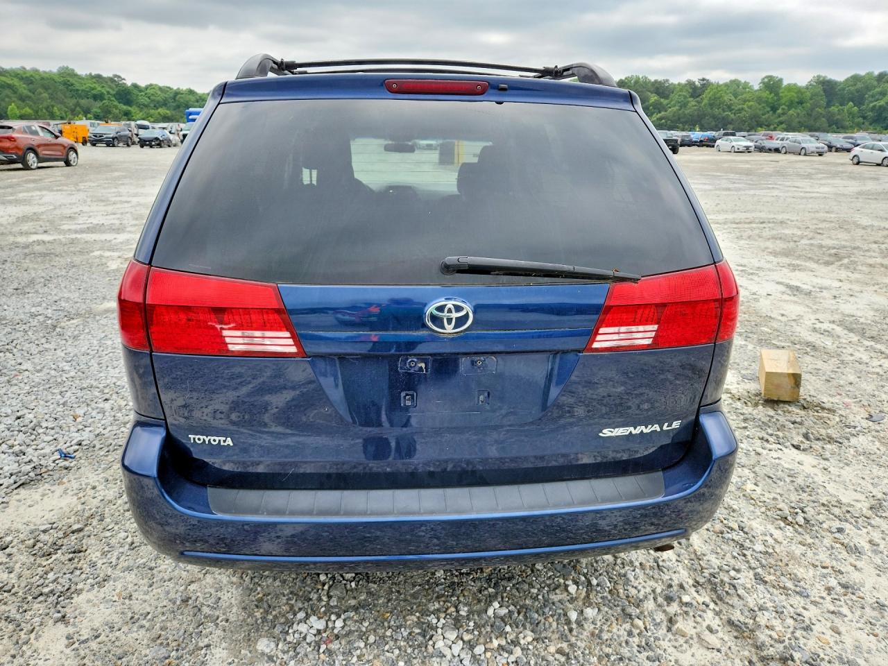 2004 Toyota Sienna Le 7 Passenger Blue vin: 5TDZA23CX4S146253