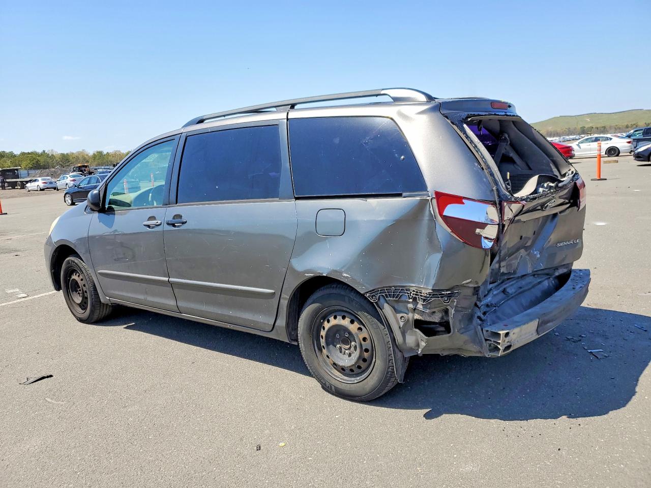 2004 Toyota Sienna Le 7 Passenger Gray vin: 5TDZA23CX4S149847