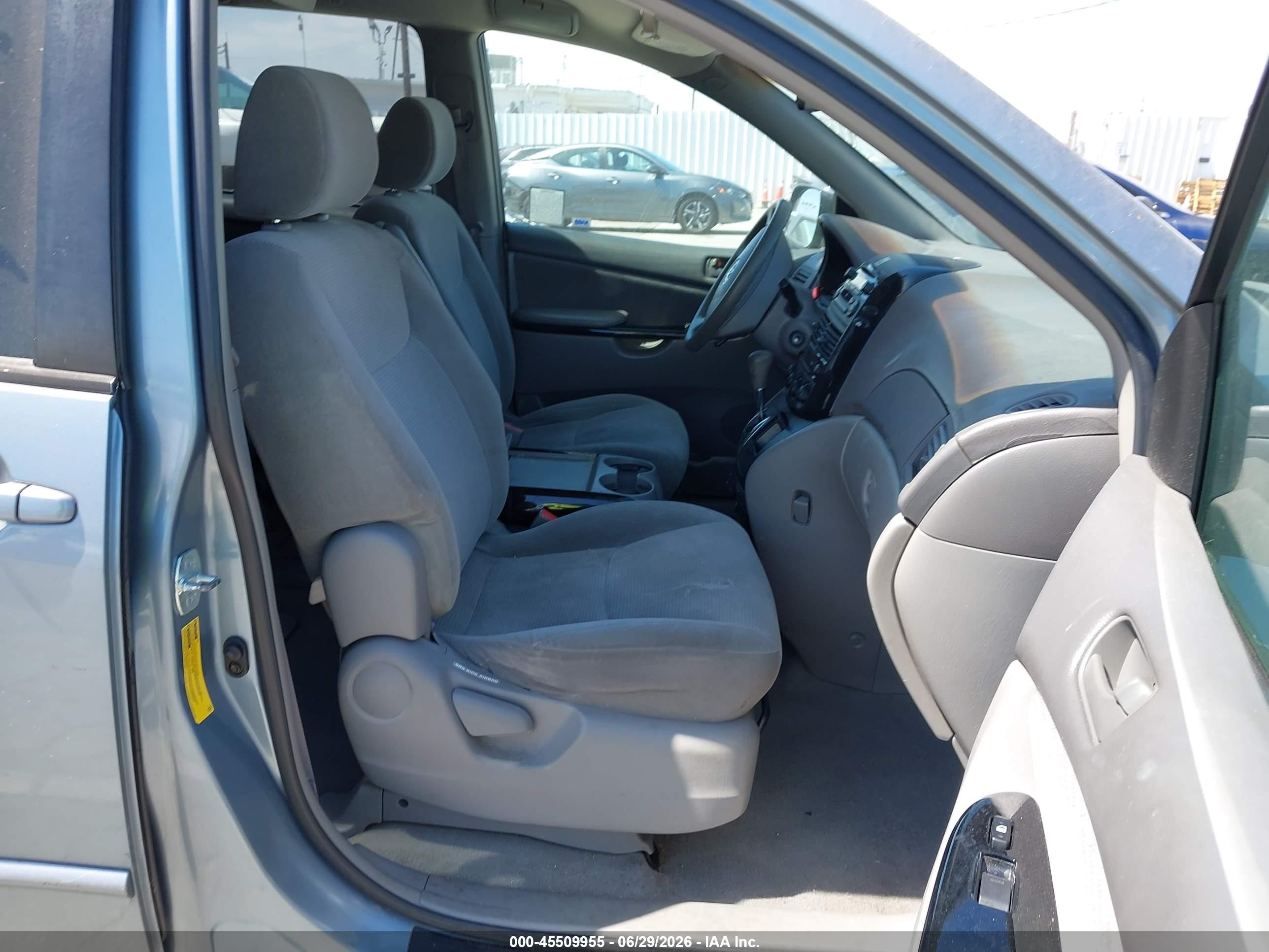 2004 Toyota Sienna Le Gray vin: 5TDZA23CX4S152800