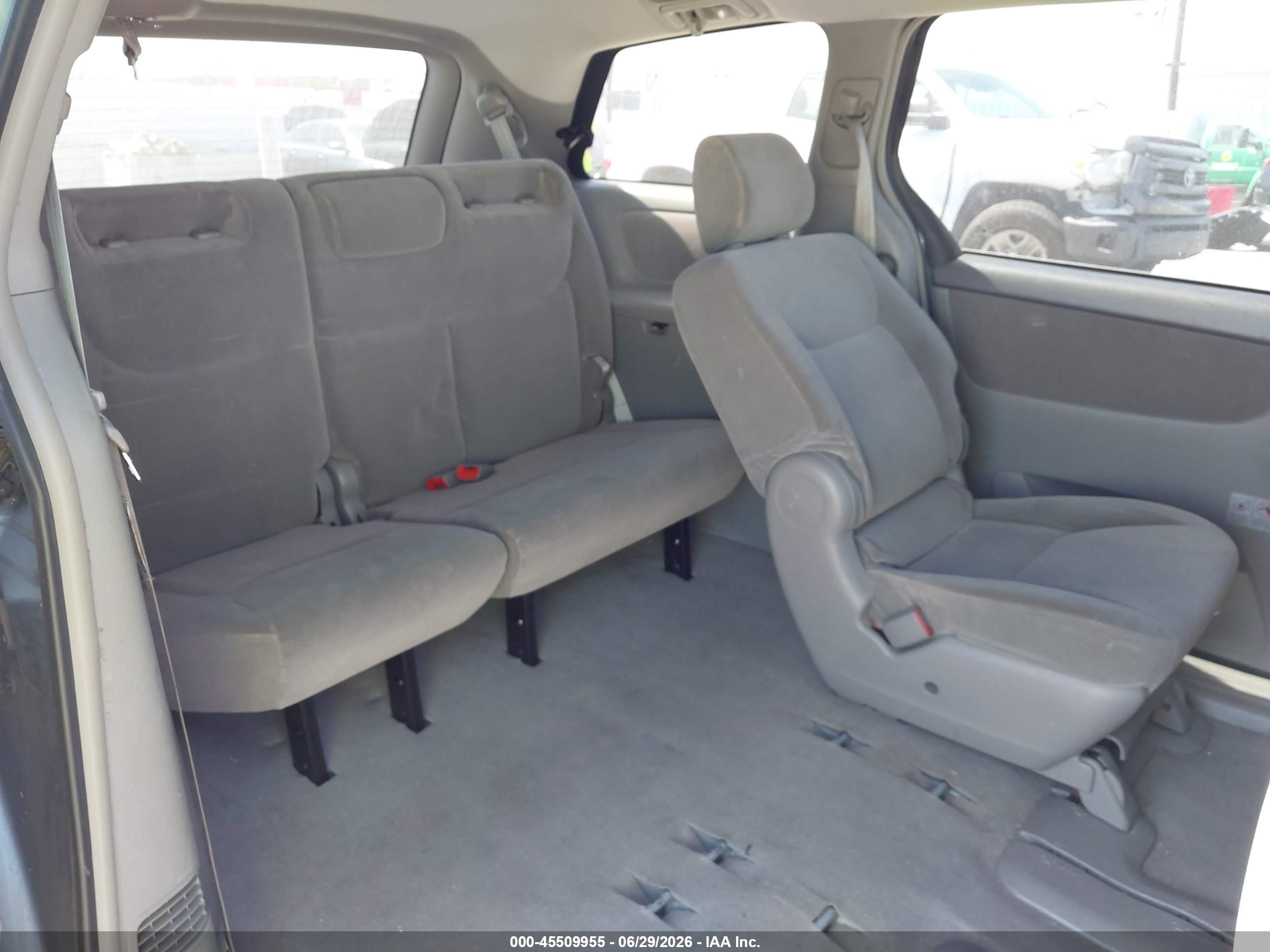 2004 Toyota Sienna Le Gray vin: 5TDZA23CX4S152800