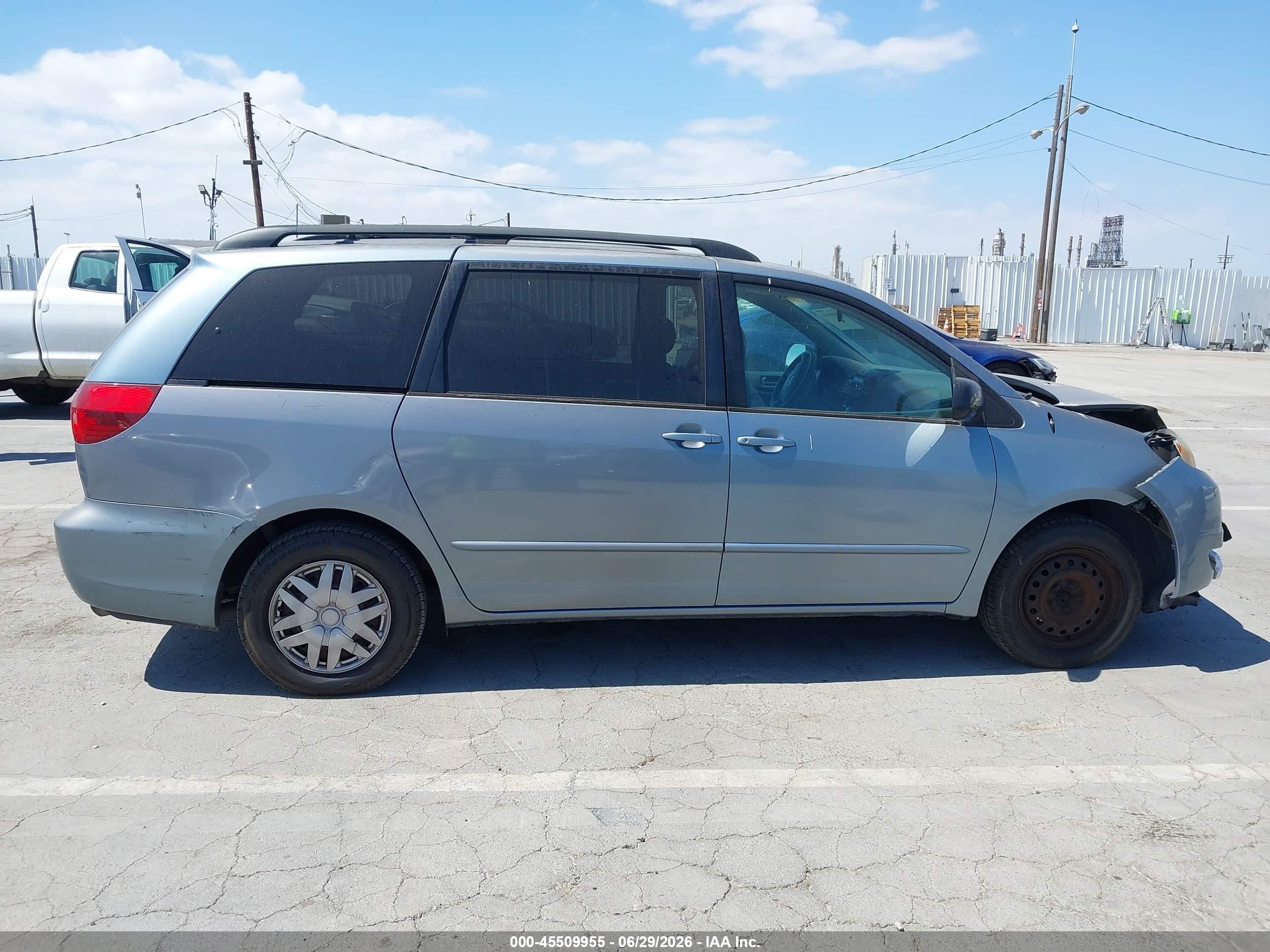 2004 Toyota Sienna Le Gray vin: 5TDZA23CX4S152800