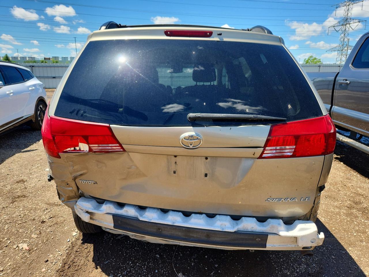 2004 Toyota Sienna Le 7 Passenger Beige vin: 5TDZA23CX4S162579