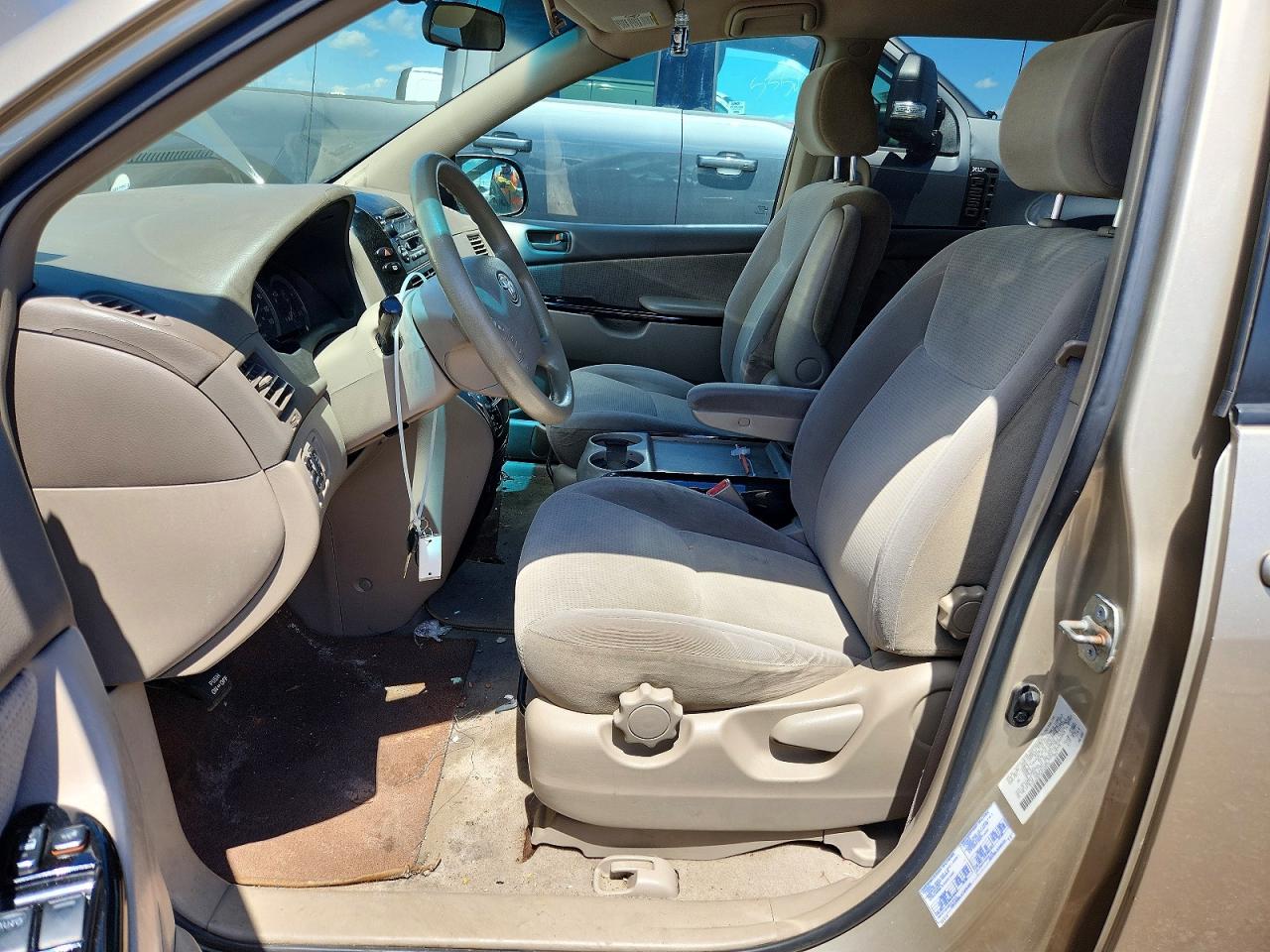 2004 Toyota Sienna Le 7 Passenger Beige vin: 5TDZA23CX4S162579
