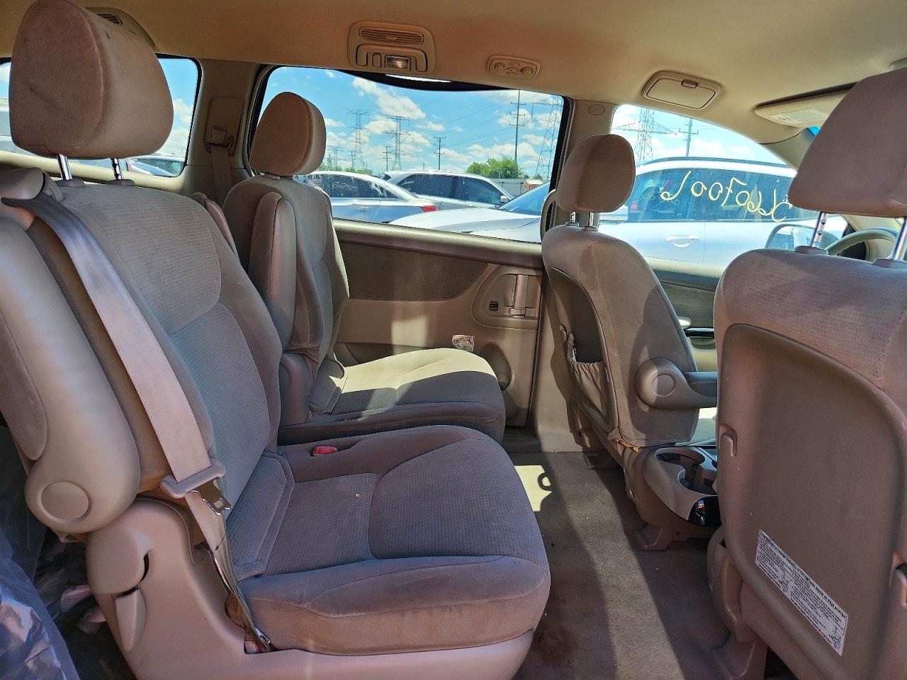 2004 Toyota Sienna Le 7 Passenger Beige vin: 5TDZA23CX4S162579