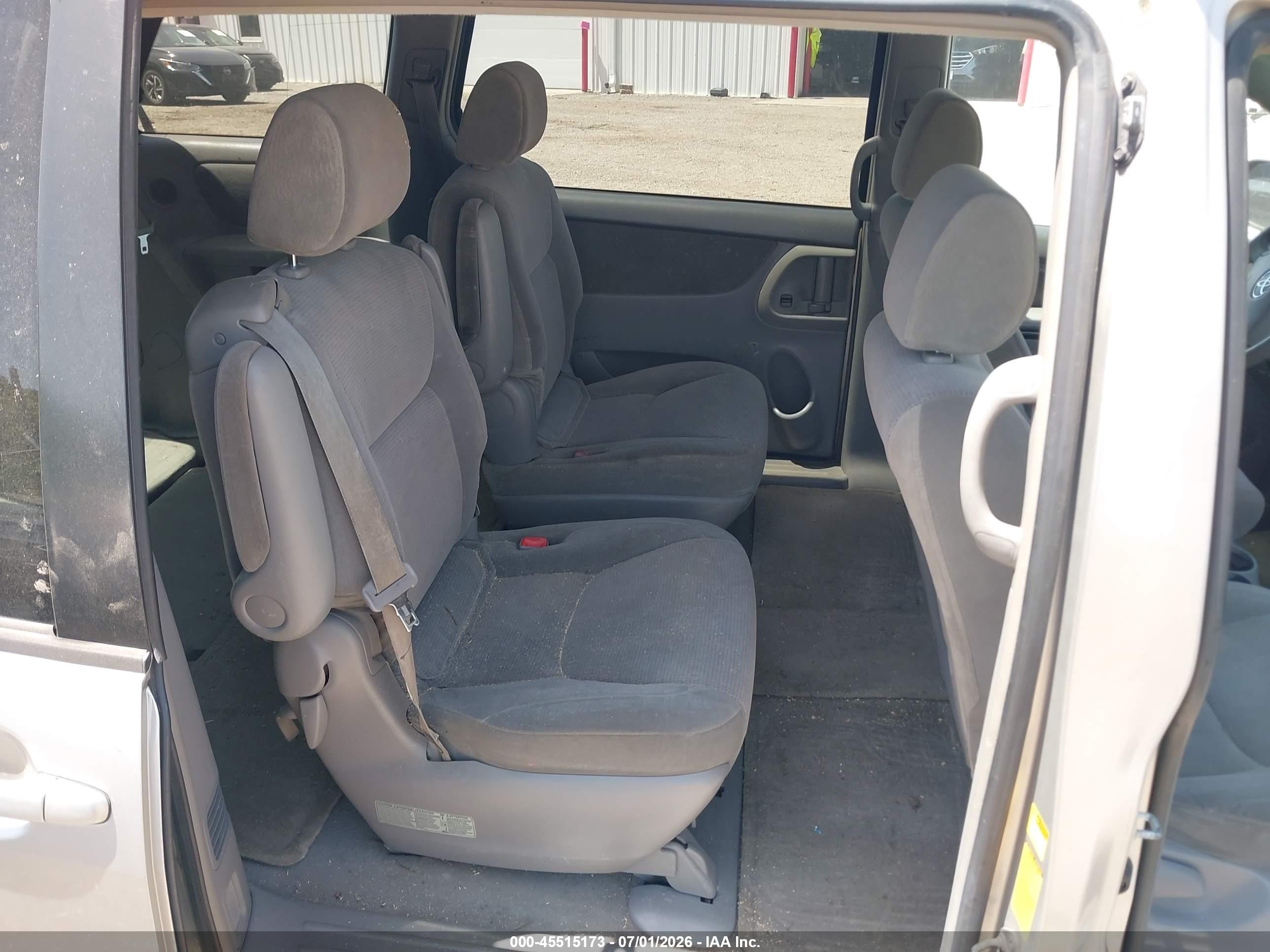 2004 Toyota Sienna Le Silver vin: 5TDZA23CX4S204667