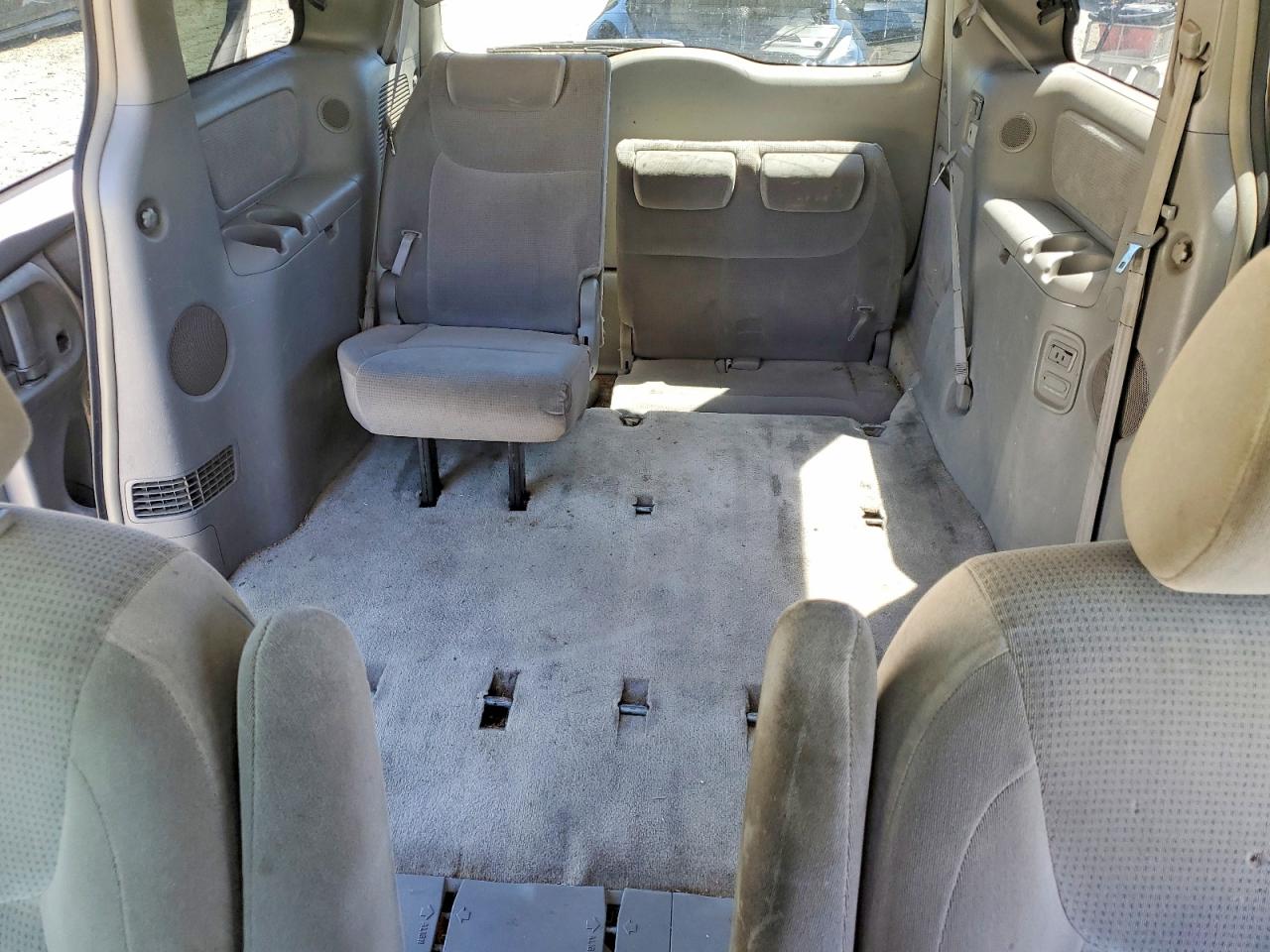 2005 Toyota Sienna Серебряный vin: 5TDZA23CX5S237671
