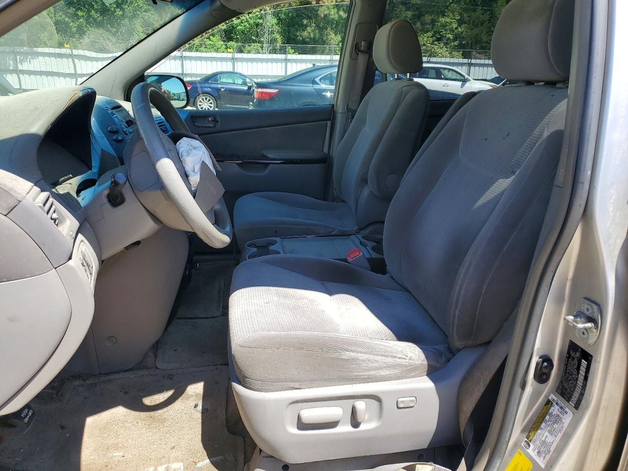 2005 Toyota Sienna Серебряный vin: 5TDZA23CX5S237671