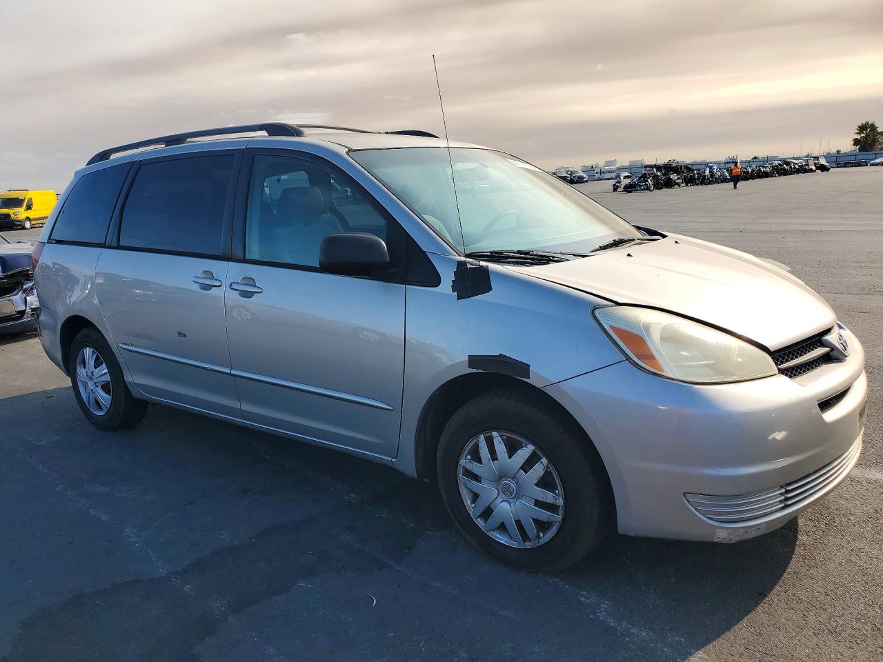 2005 Toyota Sienna Le 8 Passenger Silver vin: 5TDZA23CX5S299524