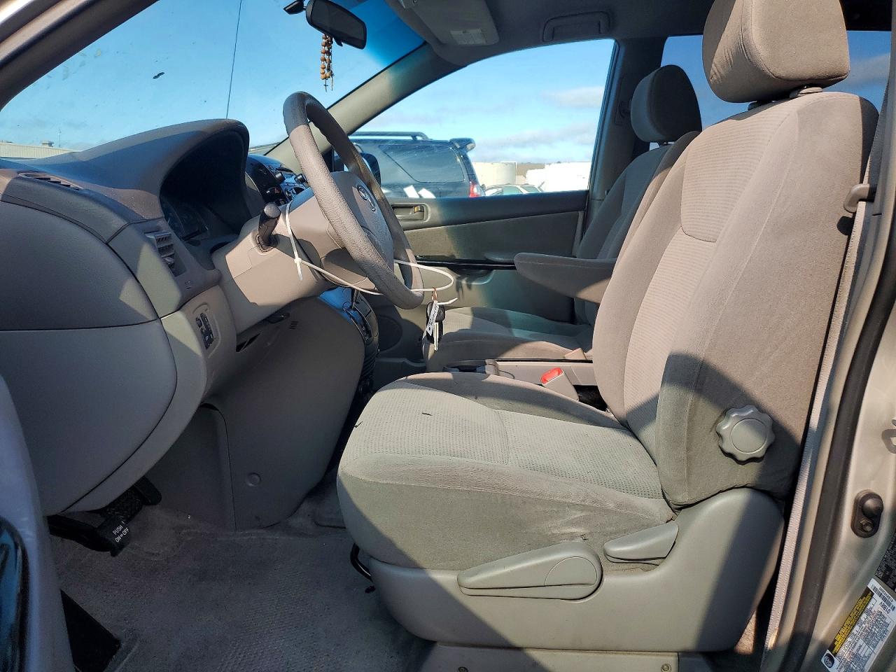 2005 Toyota Sienna Le 8 Passenger Silver vin: 5TDZA23CX5S299524