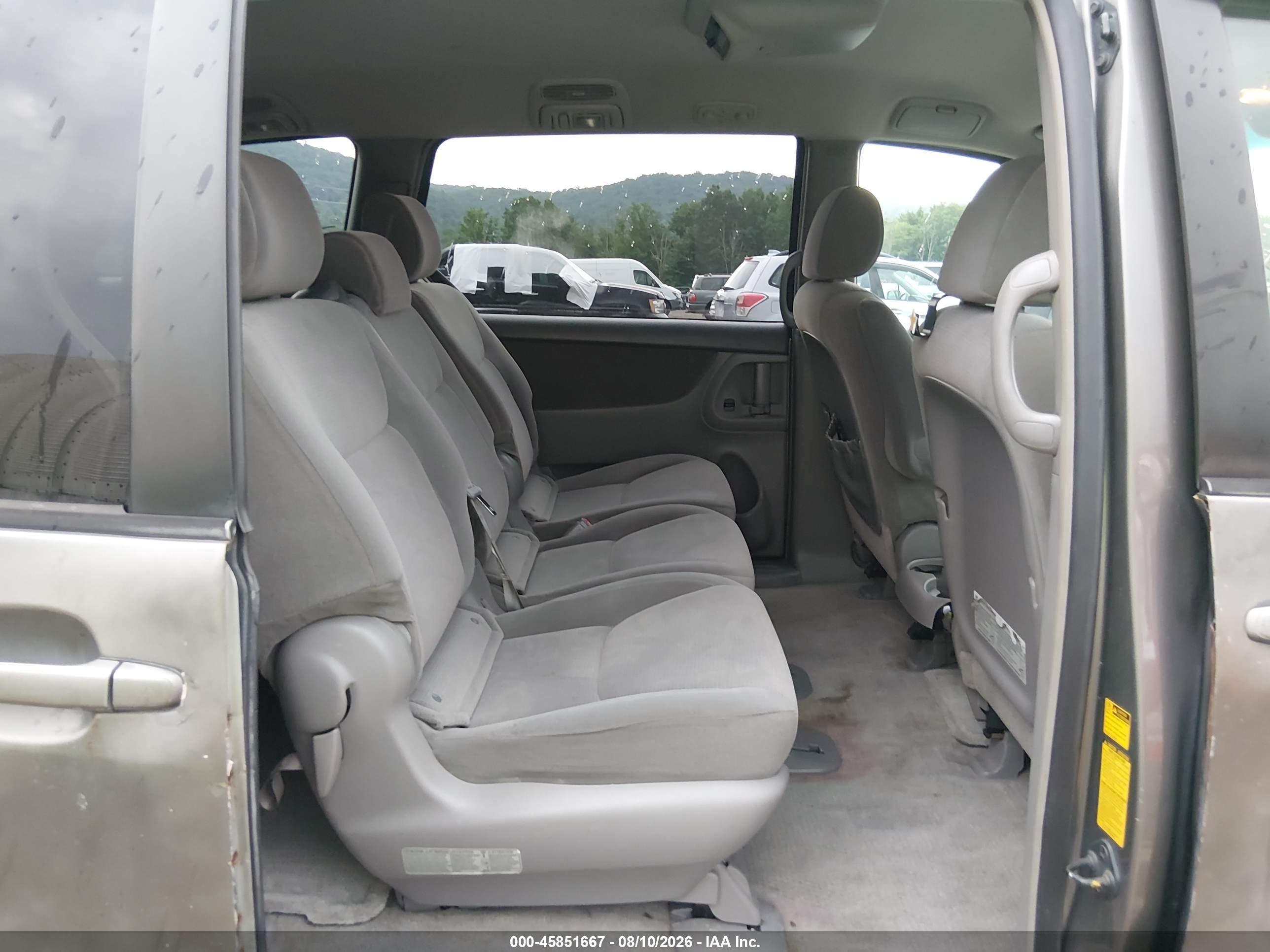 2005 Toyota Sienna Le Silver vin: 5TDZA23CX5S302714