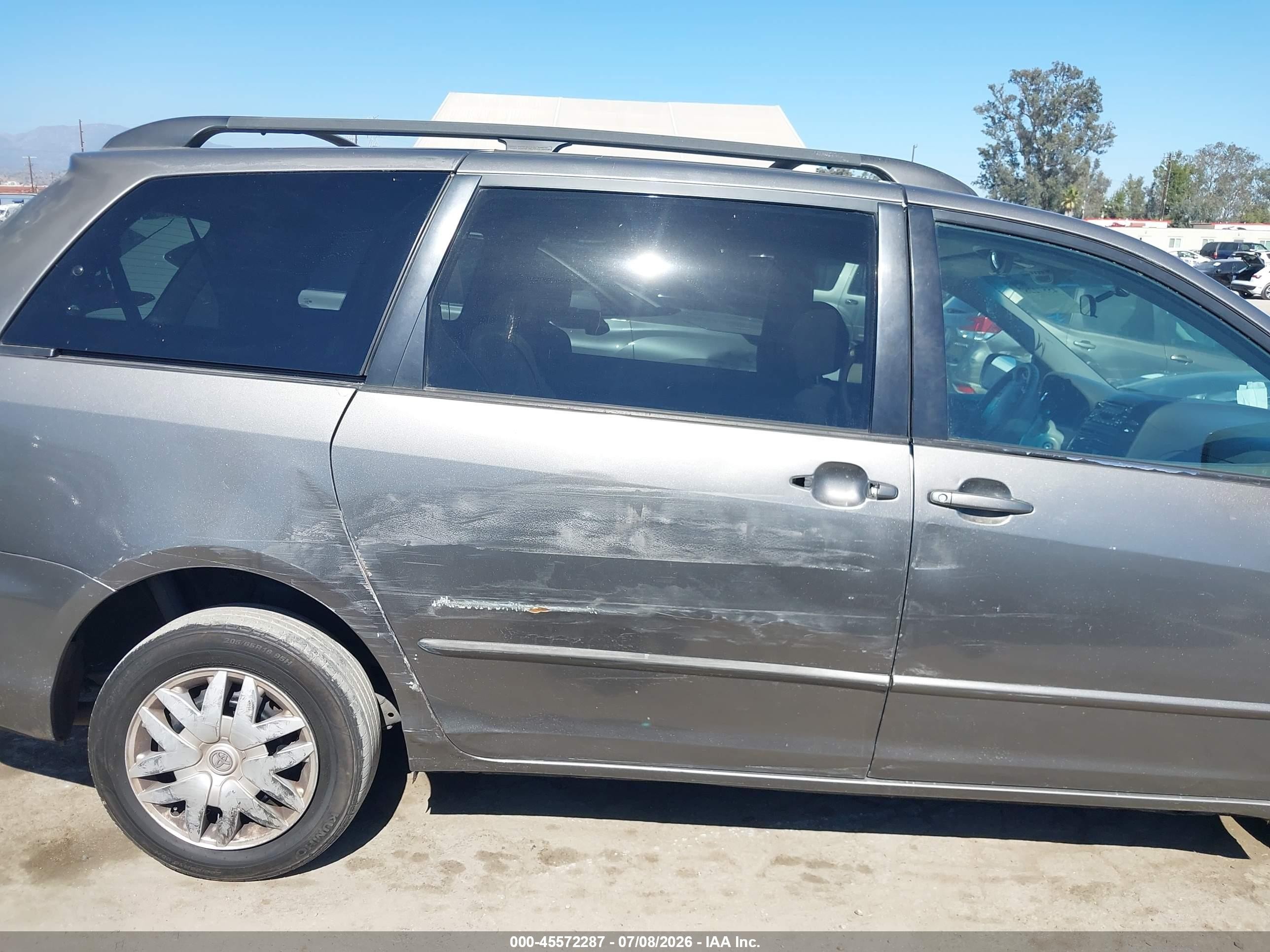 2005 Toyota Sienna Le Gray vin: 5TDZA23CX5S326172
