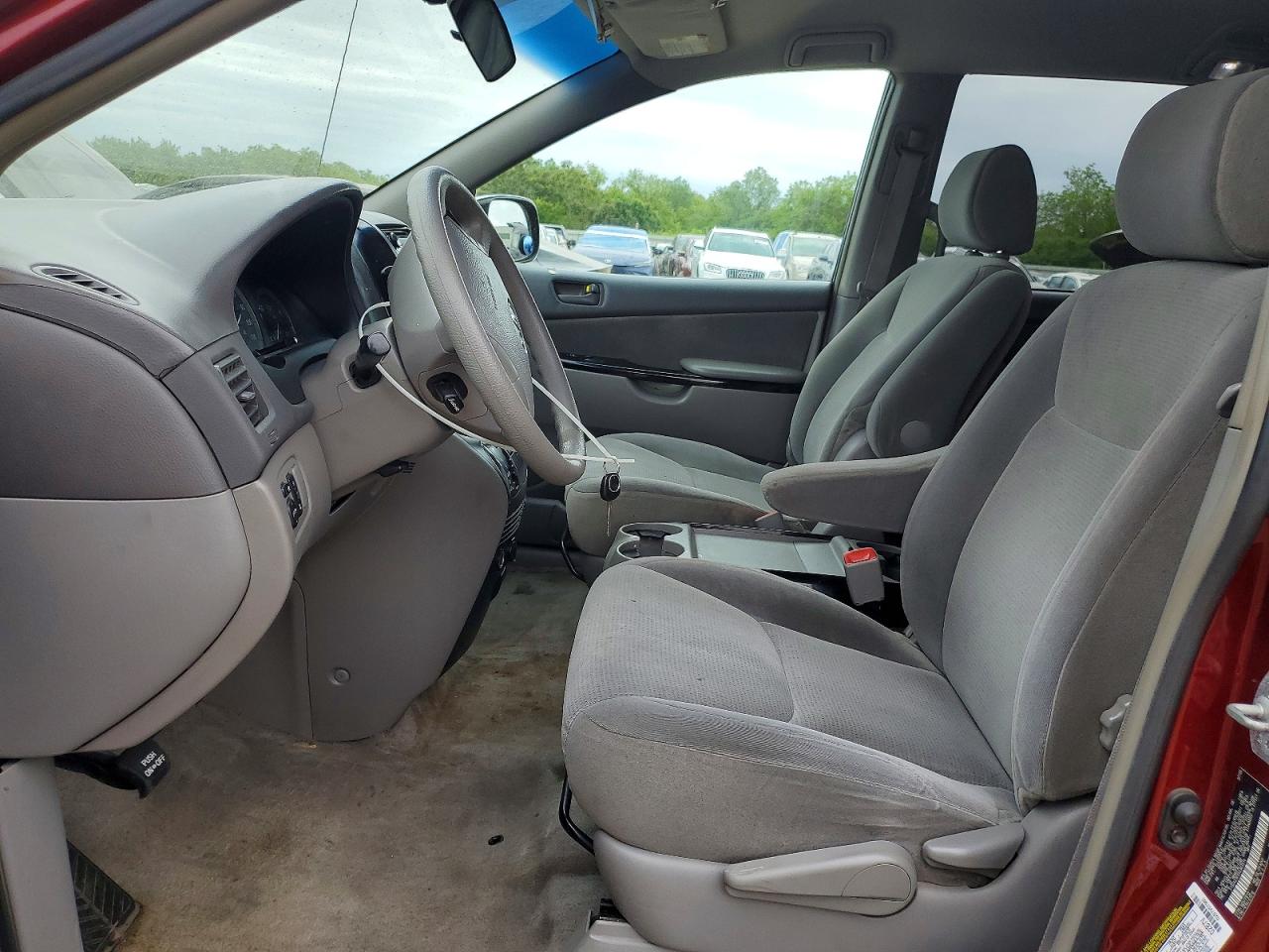 2005 Toyota Sienna Le 7 Passenger Red vin: 5TDZA23CX5S363514