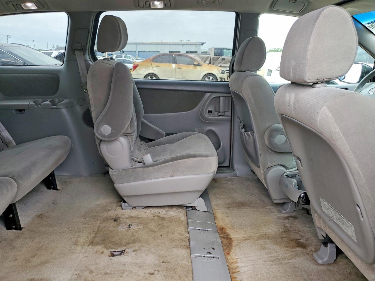 2005 Toyota Sienna Le 7 Passenger Red vin: 5TDZA23CX5S363514
