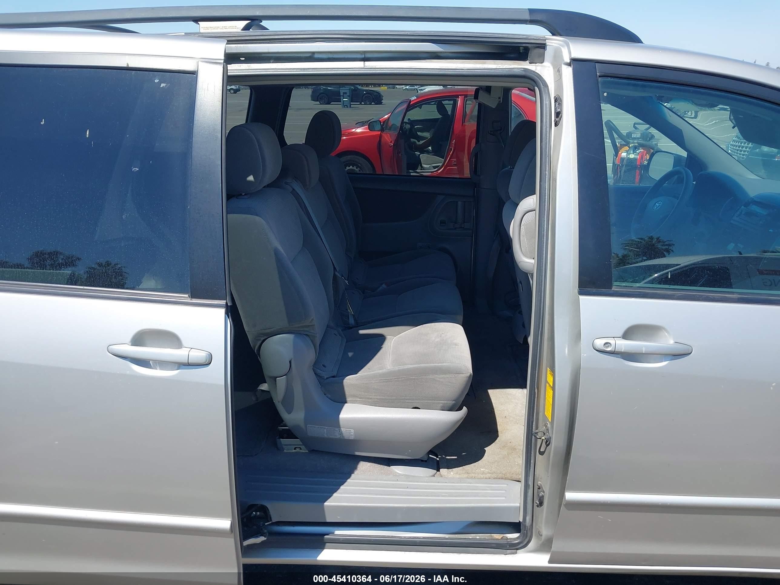 2005 Toyota Sienna Le Silver vin: 5TDZA23CX5S367109