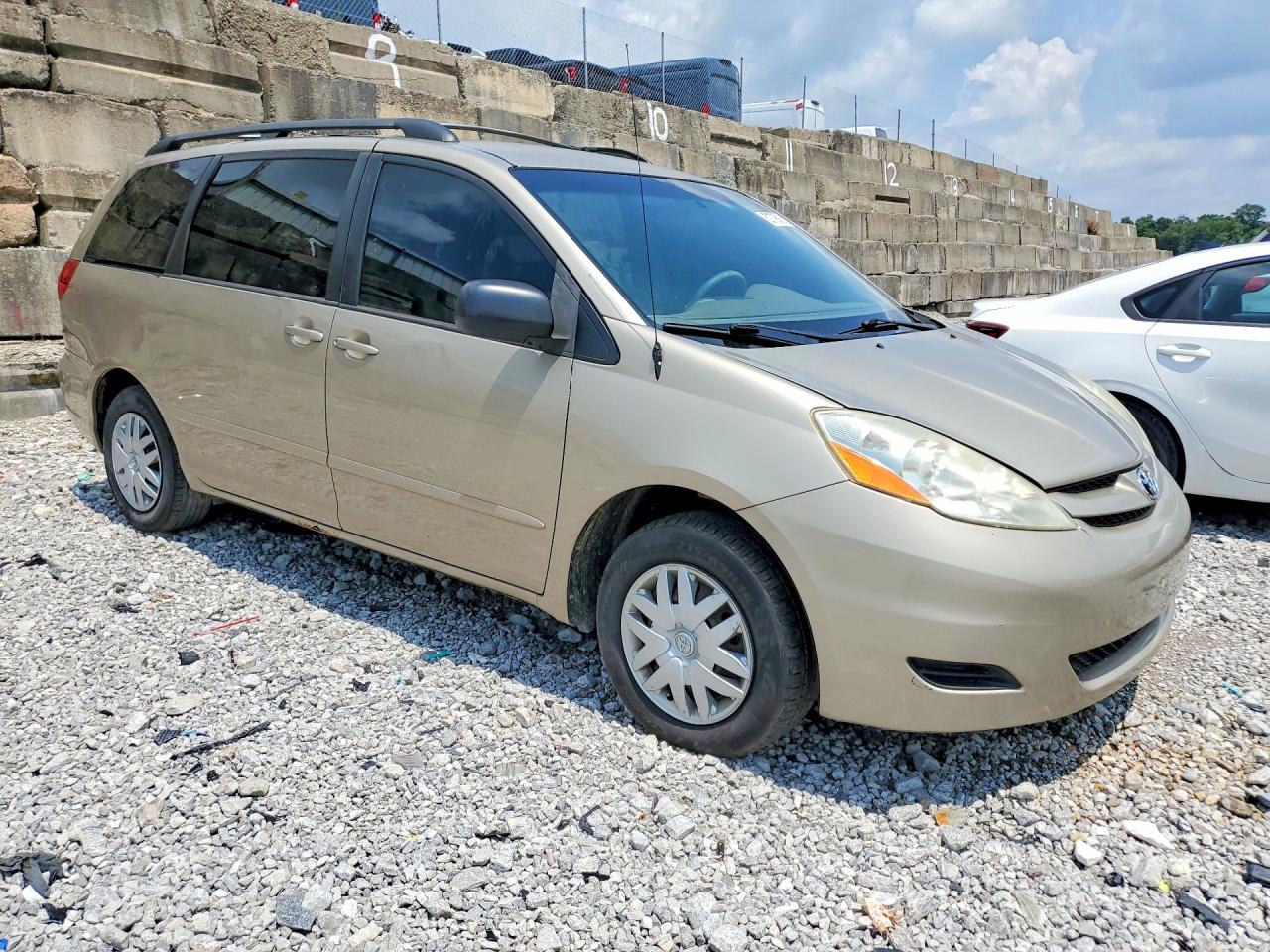 2006 Toyota Sienna Le 7 Passenger Gold vin: 5TDZA23CX6S567554